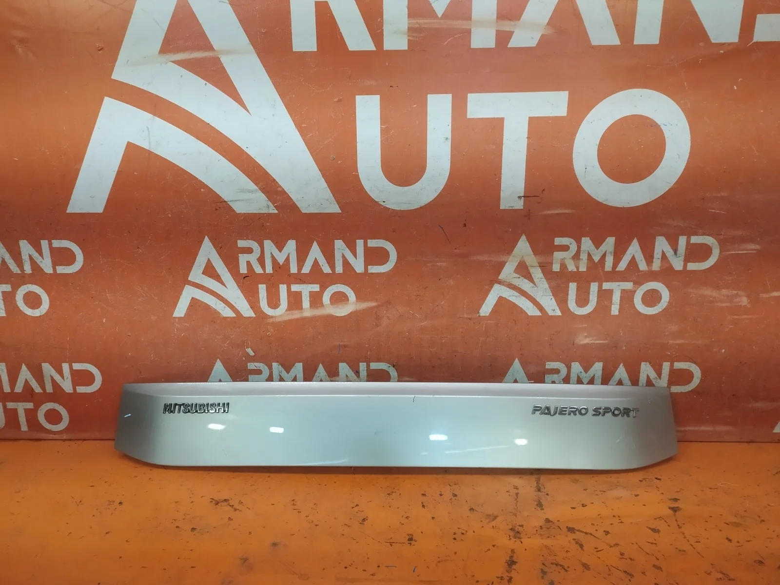 Накладка двери багажника Mitsubishi Pajero Sport 2015-2021 3