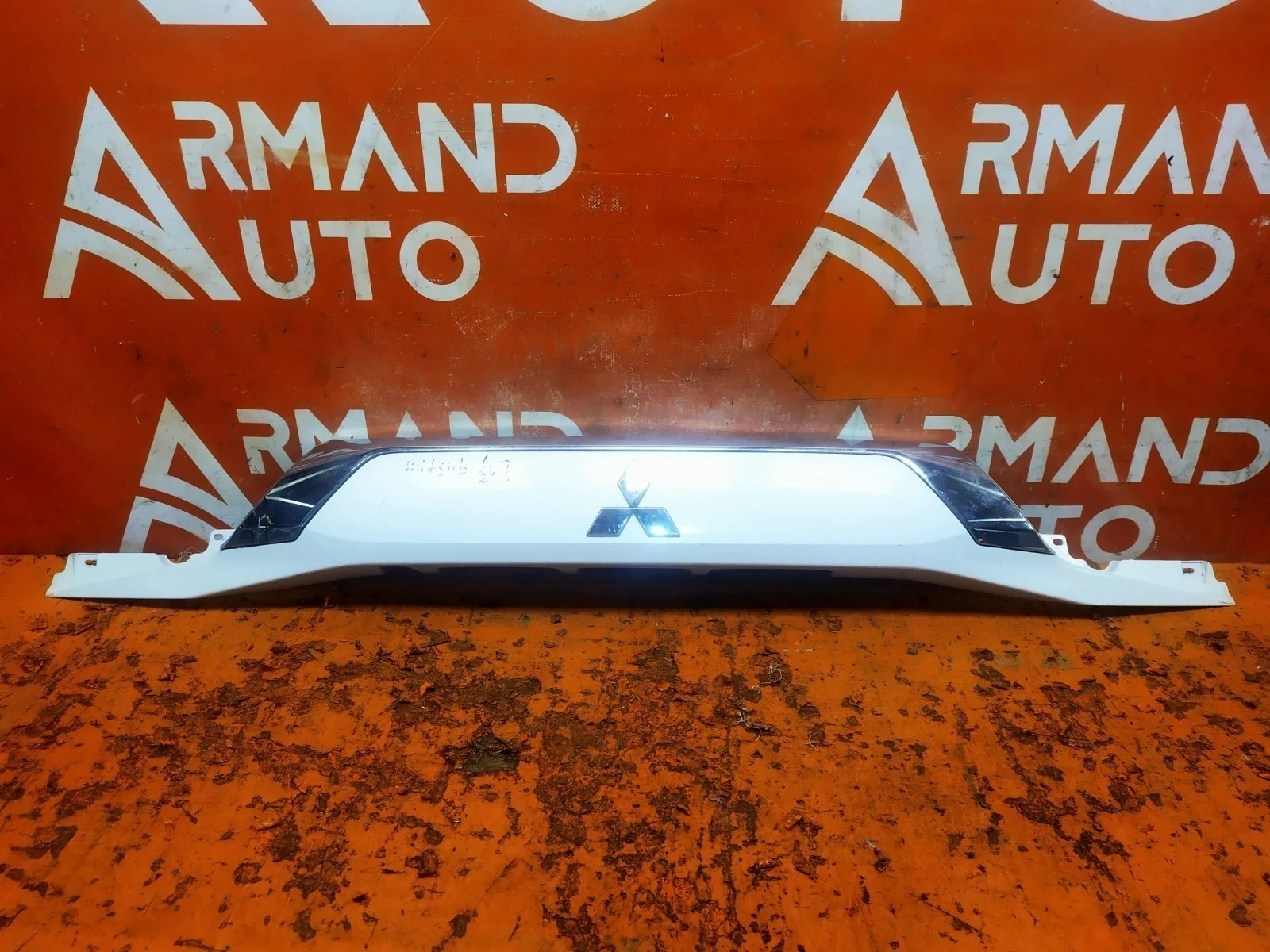 Накладка двери багажника Mitsubishi Outlander 2015-нв 3