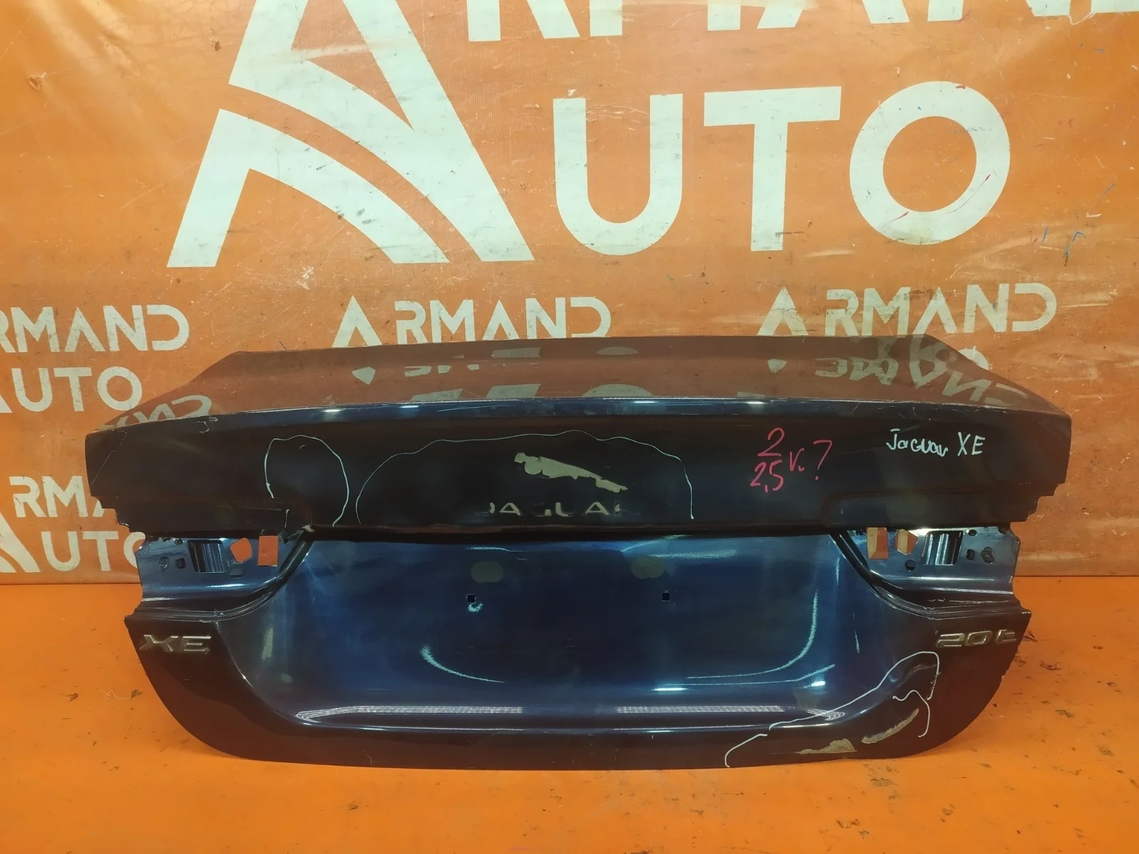 Крышка багажника Jaguar XE 2015-нв