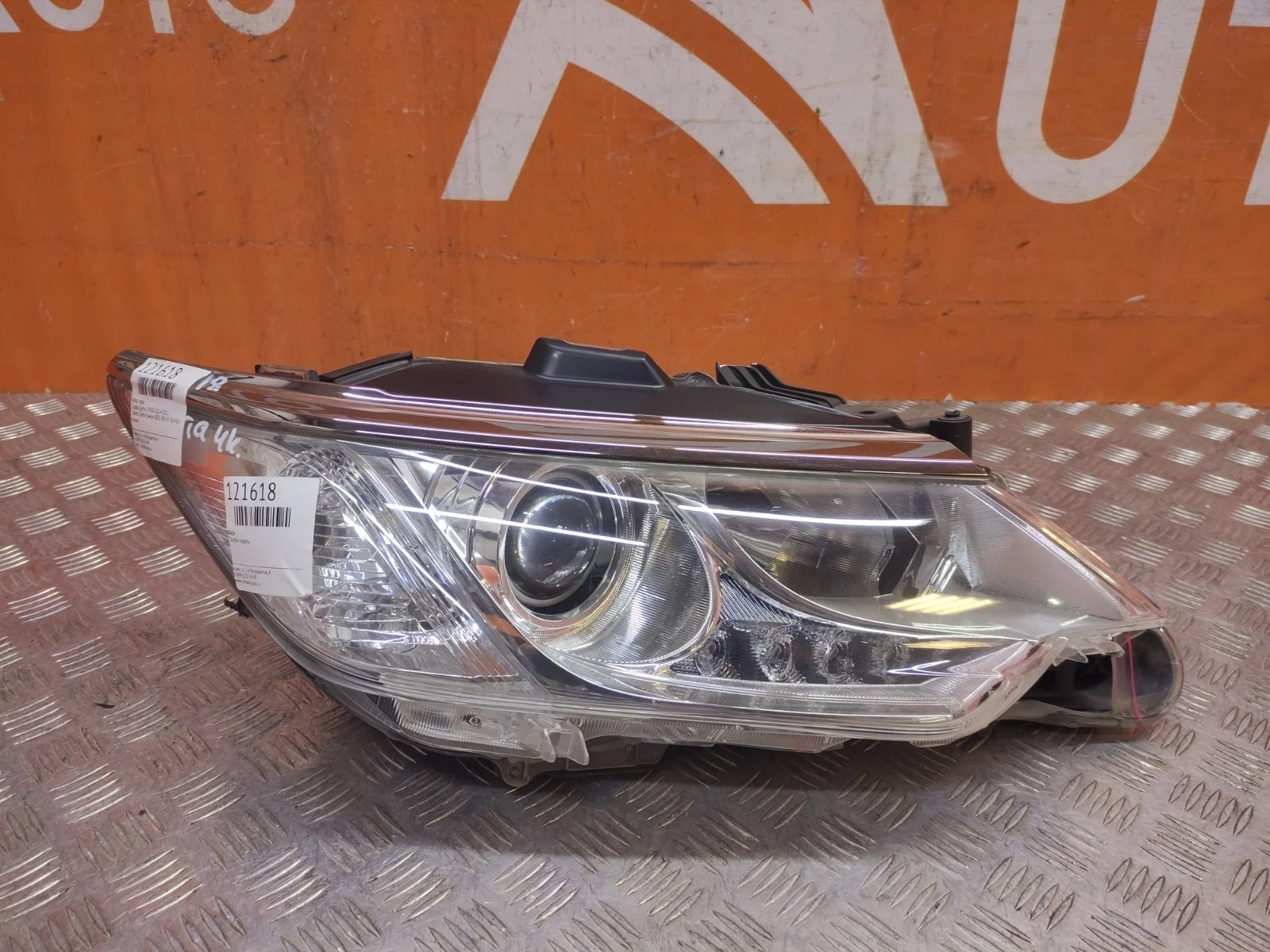 Фара Toyota Camry 2014-2017 XV50