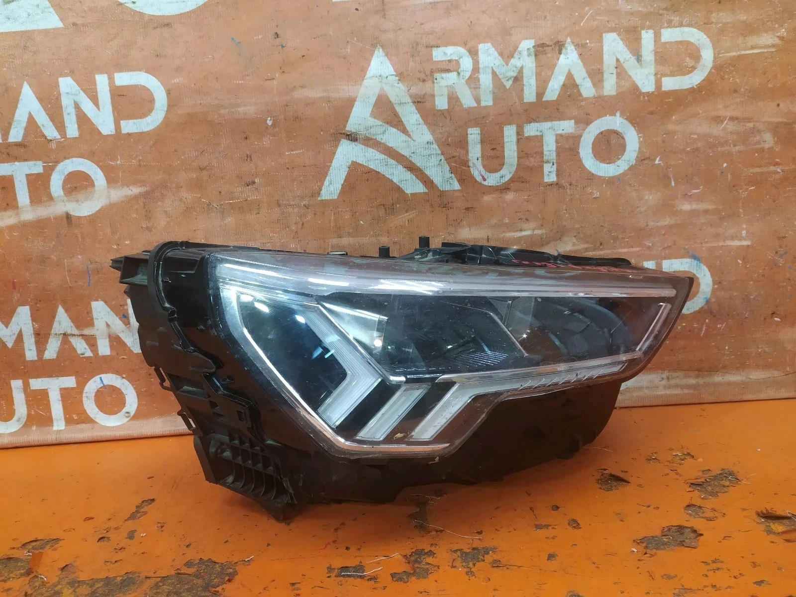 Фара Audi Q3 2018-нв F3