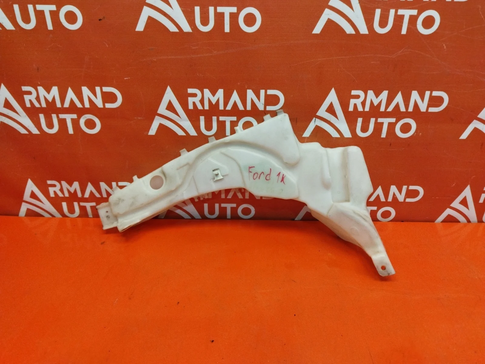 Бачок стеклоомывателя Ford Focus 2005-2011