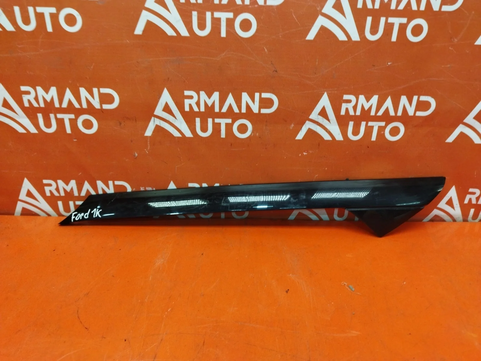 Накладка лобового стекла Ford Explorer 2010-2019 5 U502