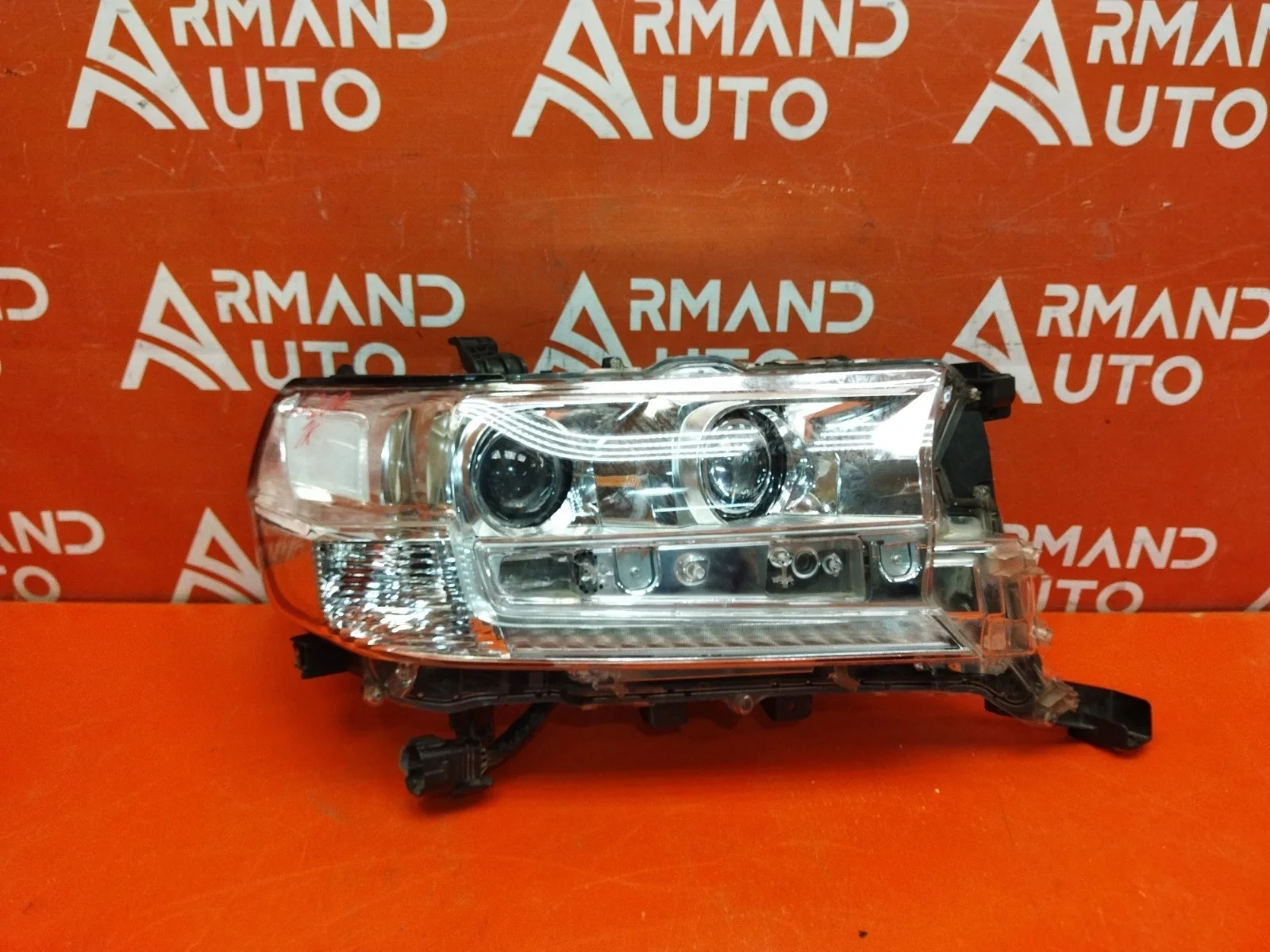 Фара Toyota LAND CRUISER 2015-2021 200