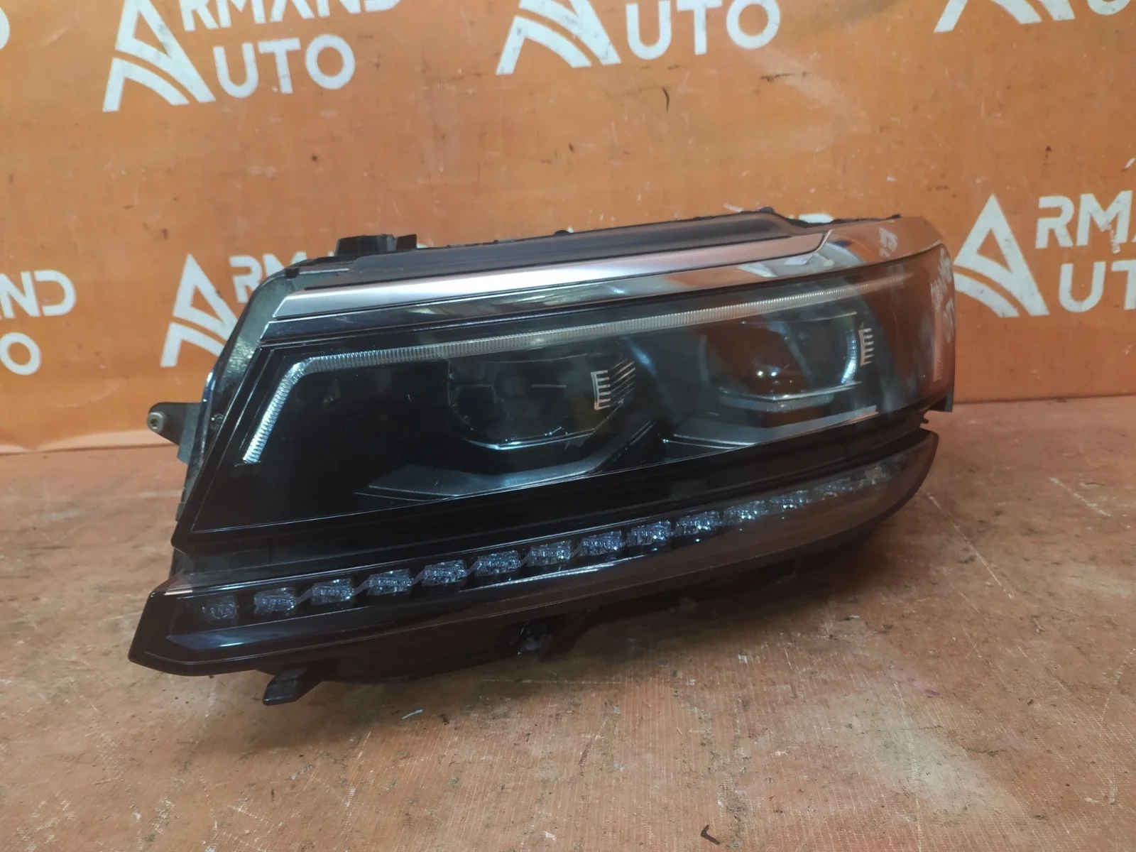 Фара Volkswagen Tiguan 2016-2020