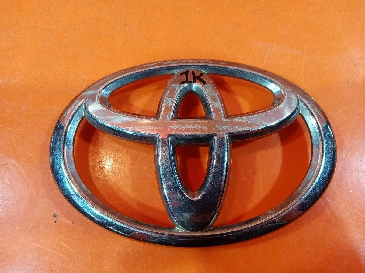Эмблема toyota Camry 2011-2018 7 XV50