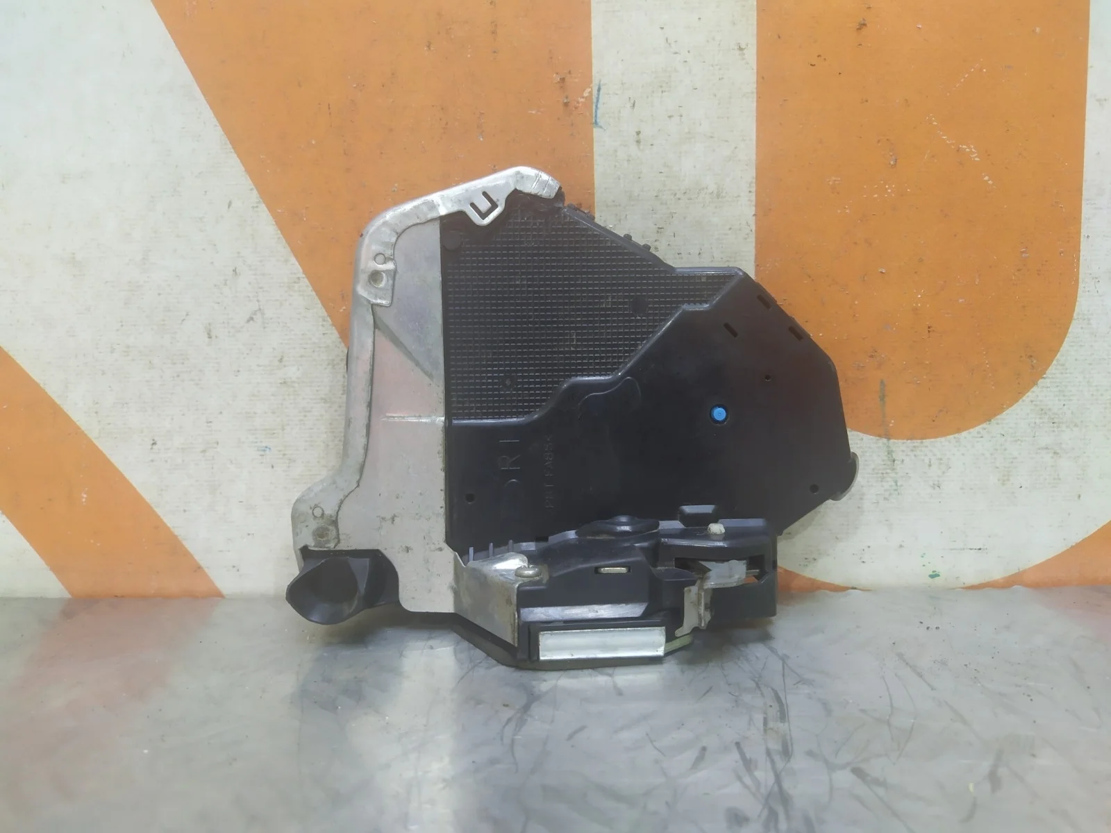 Замок двери Lexus RX 2003-2009 XU30
