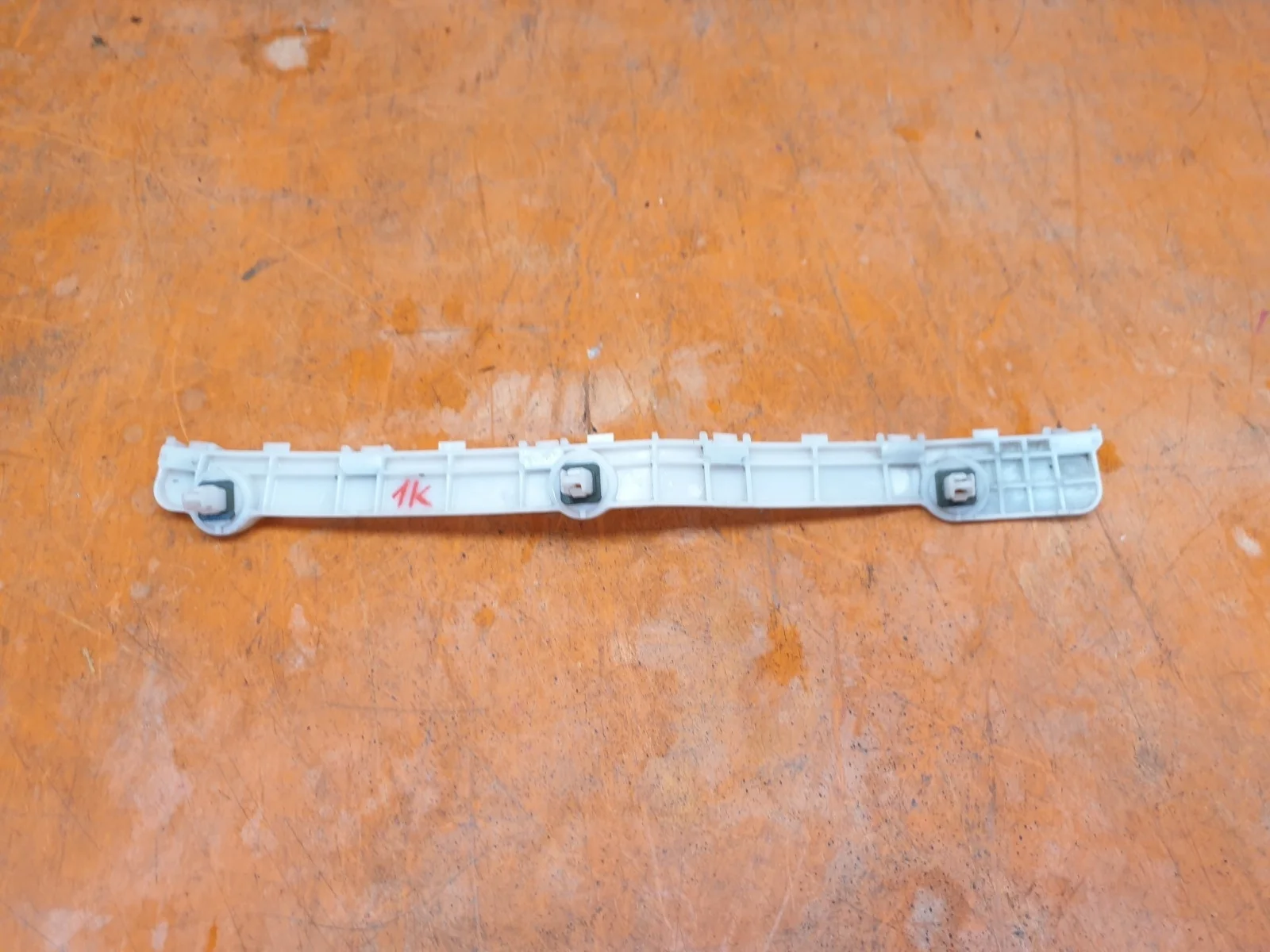Кронштейн бампера Mitsubishi Outlander 2005-2013 XL
