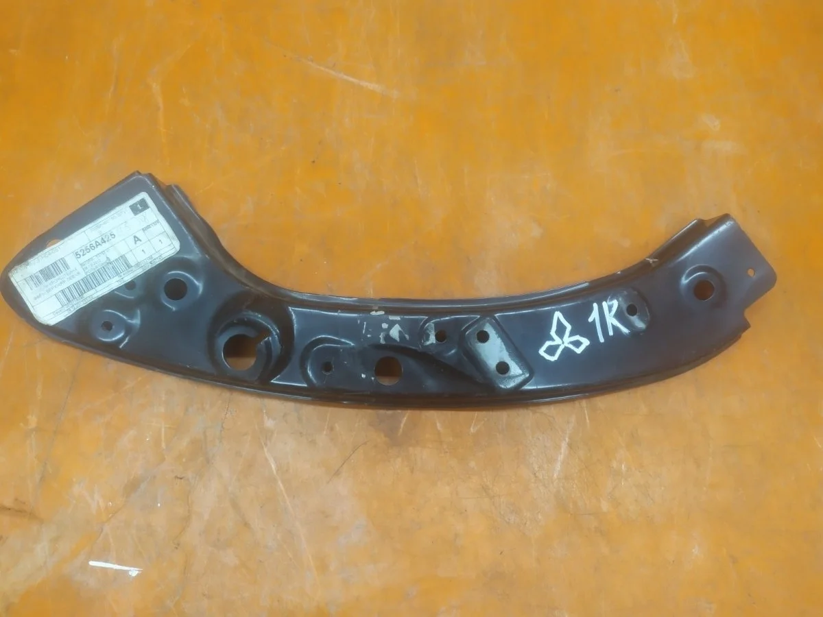 Кронштейн панели Mitsubishi Outlander 2005-2009 XL