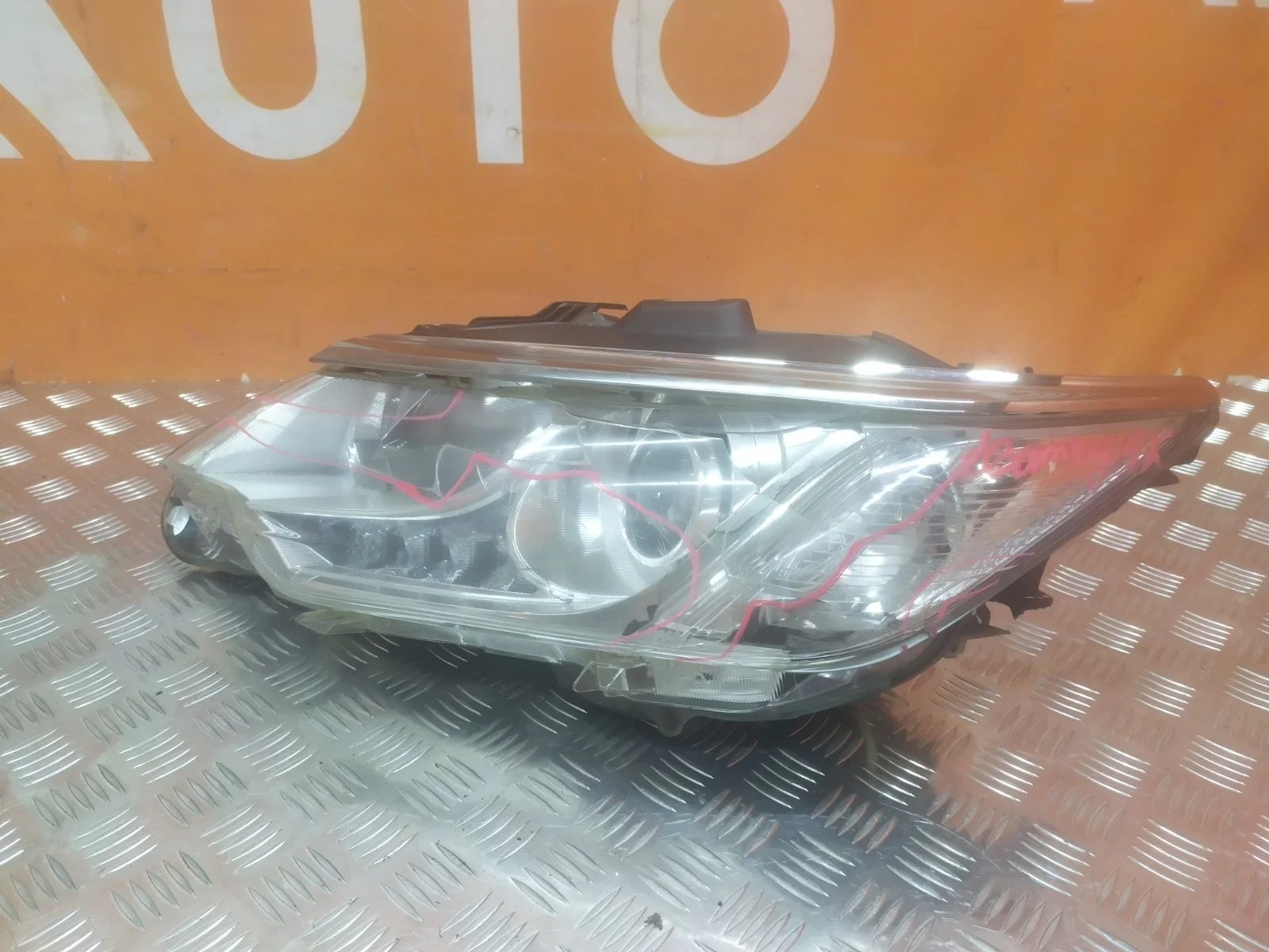 Фара Toyota Camry 2014-2017 XV50