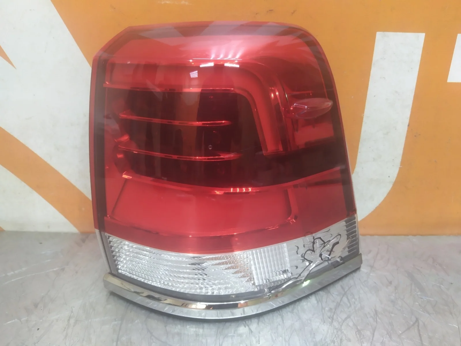 Фонарь внешний Toyota Land Cruiser 2015-2021 200
