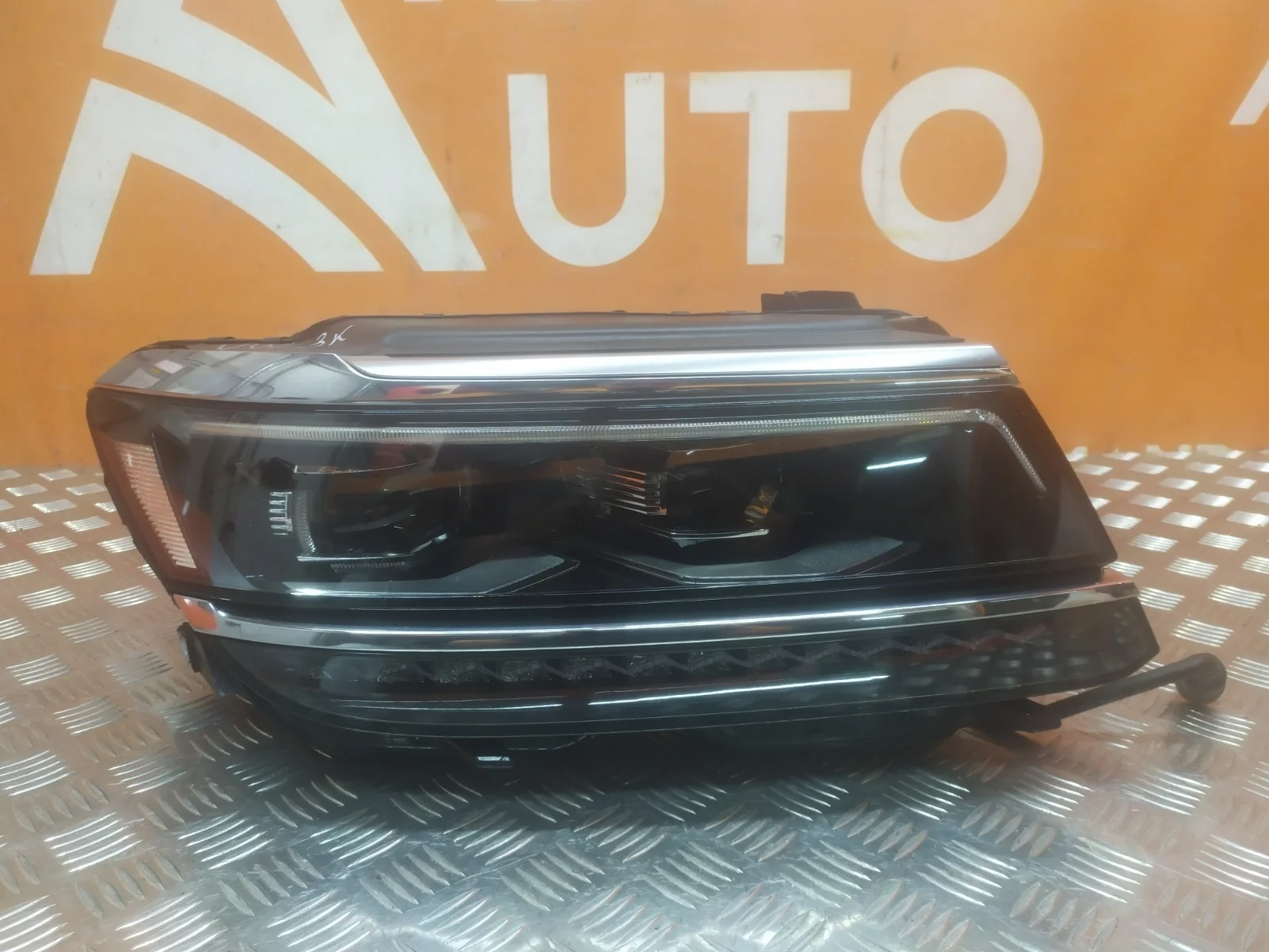 Фара Volkswagen Tiguan 2016-2020