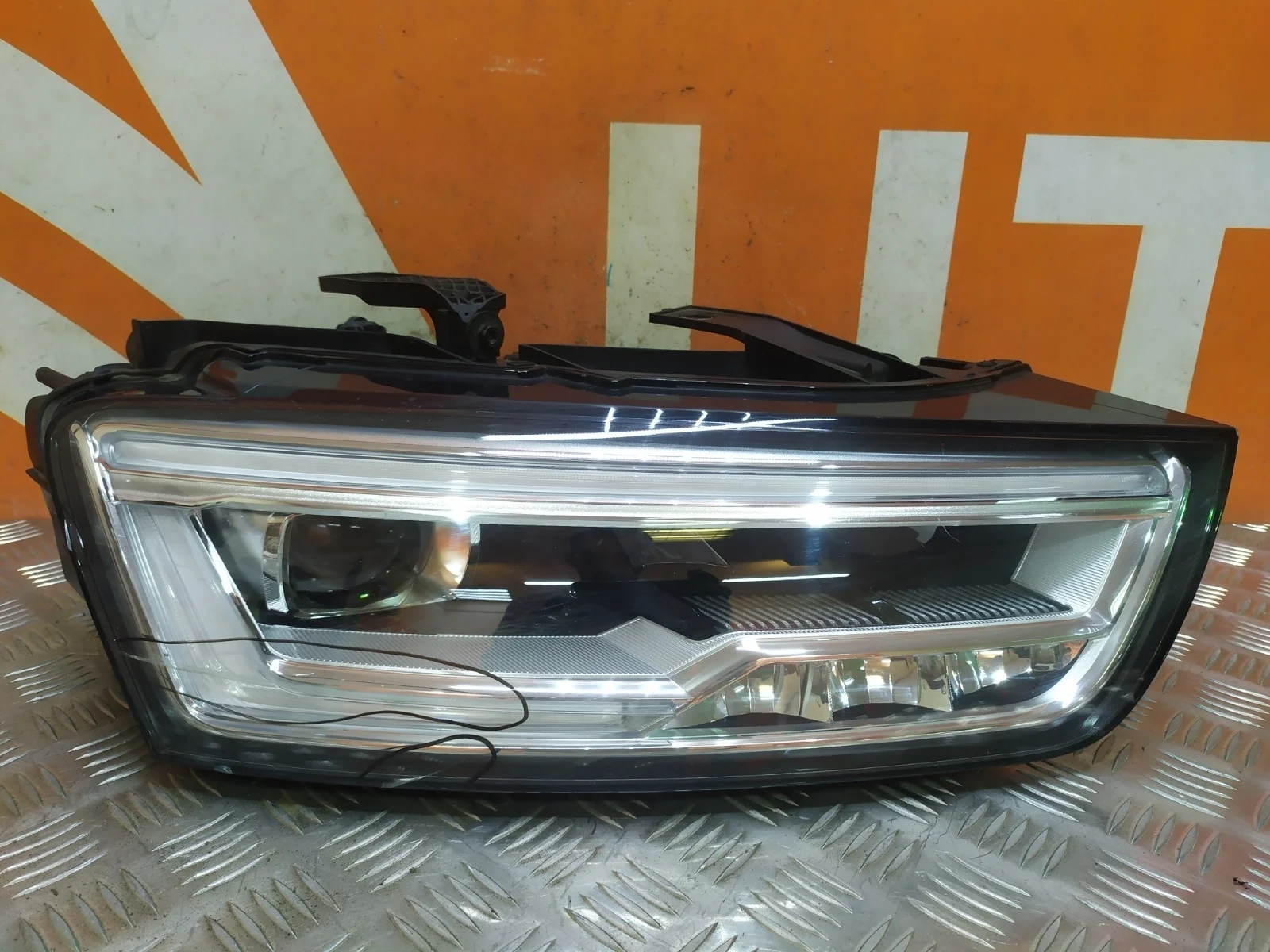 Фара Audi Q3 2014-2018 8U