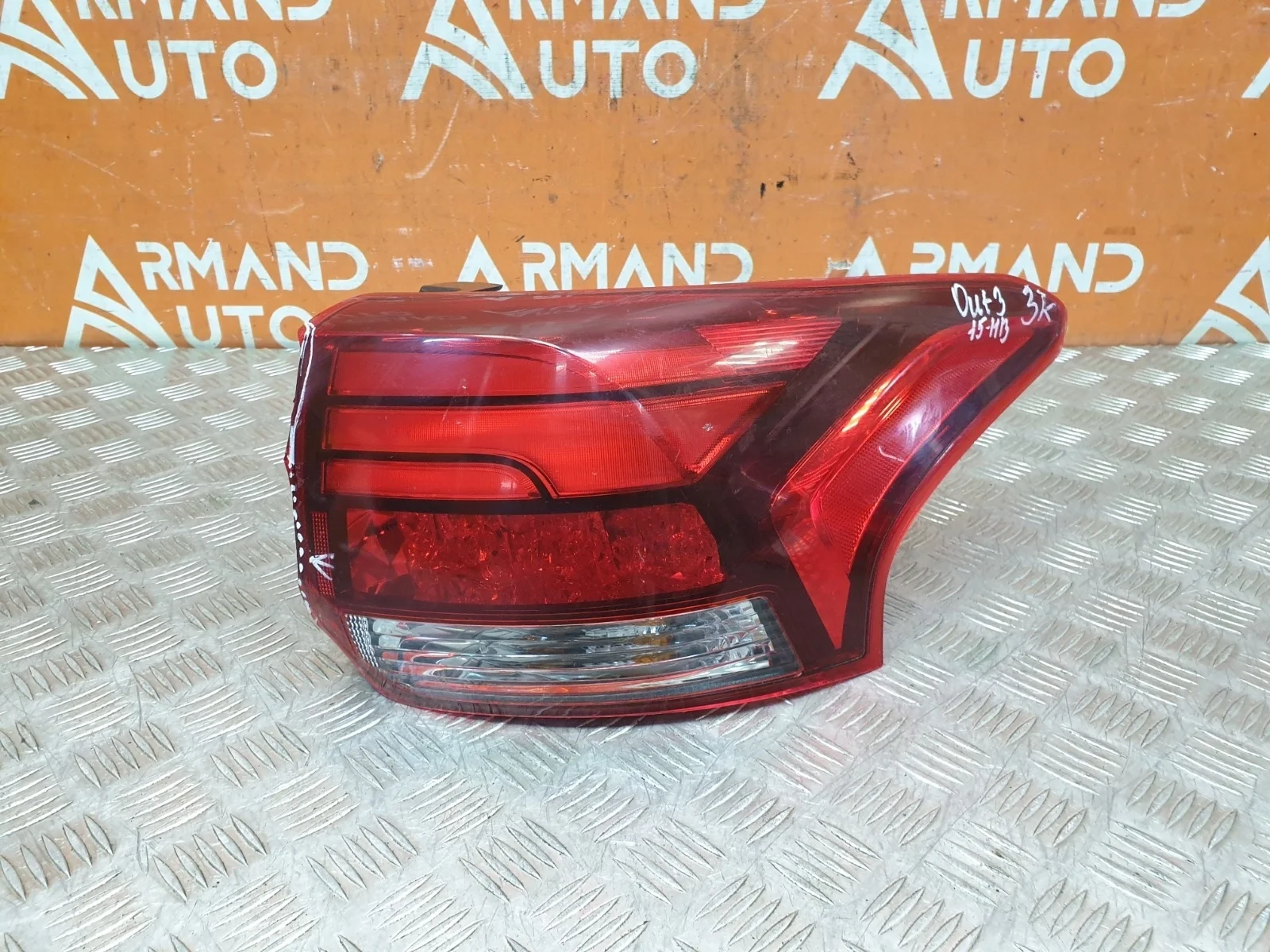 Фонарь внешний Mitsubishi Outlander 2015-нв 3