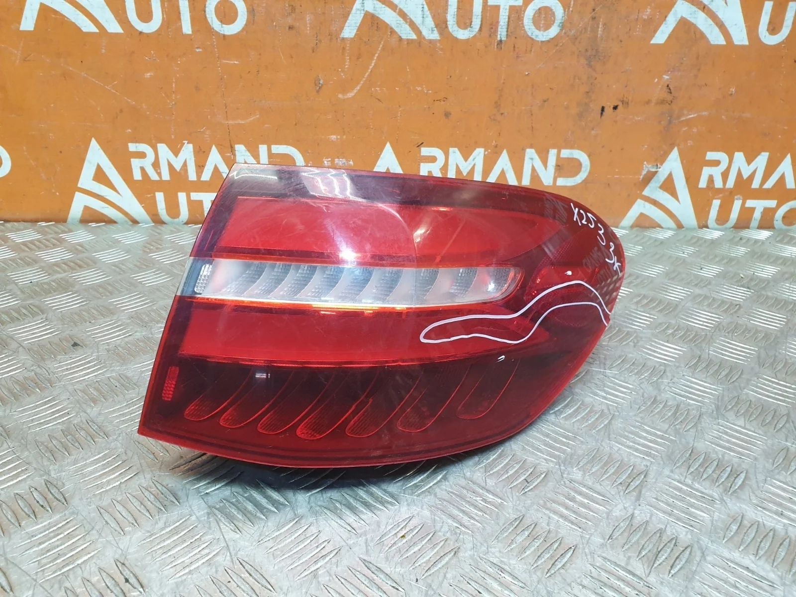 Фонарь внешний Mercedes GLC-Class 2015-2019 X253