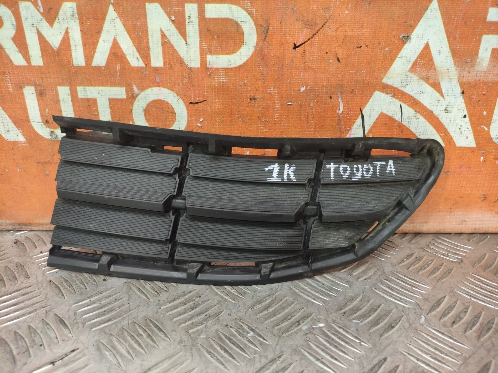 Решетка бампера Toyota RAV4 2012-2015 CA40