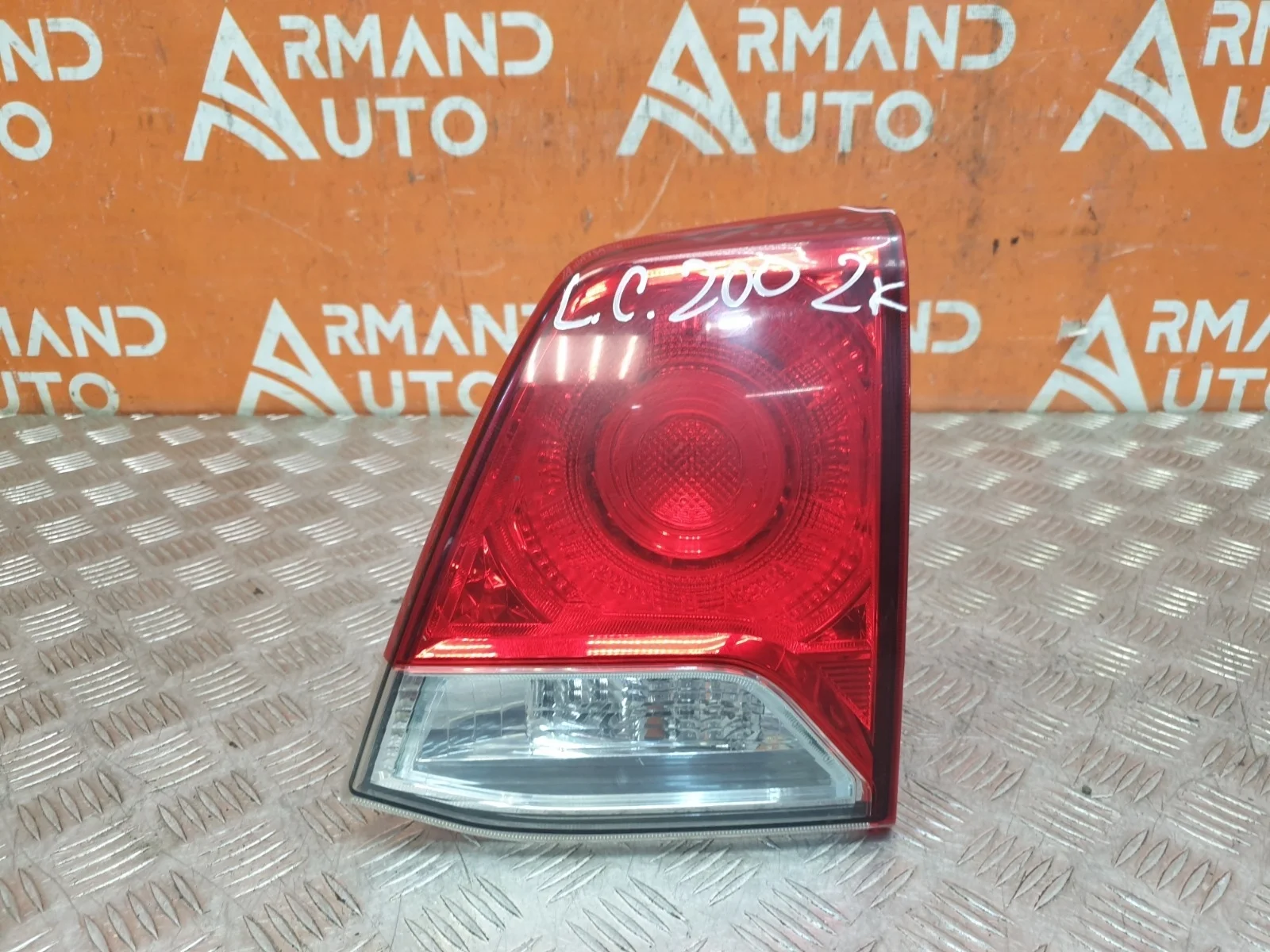 Фонарь внутренний Toyota Land Cruiser 2012-2015 200