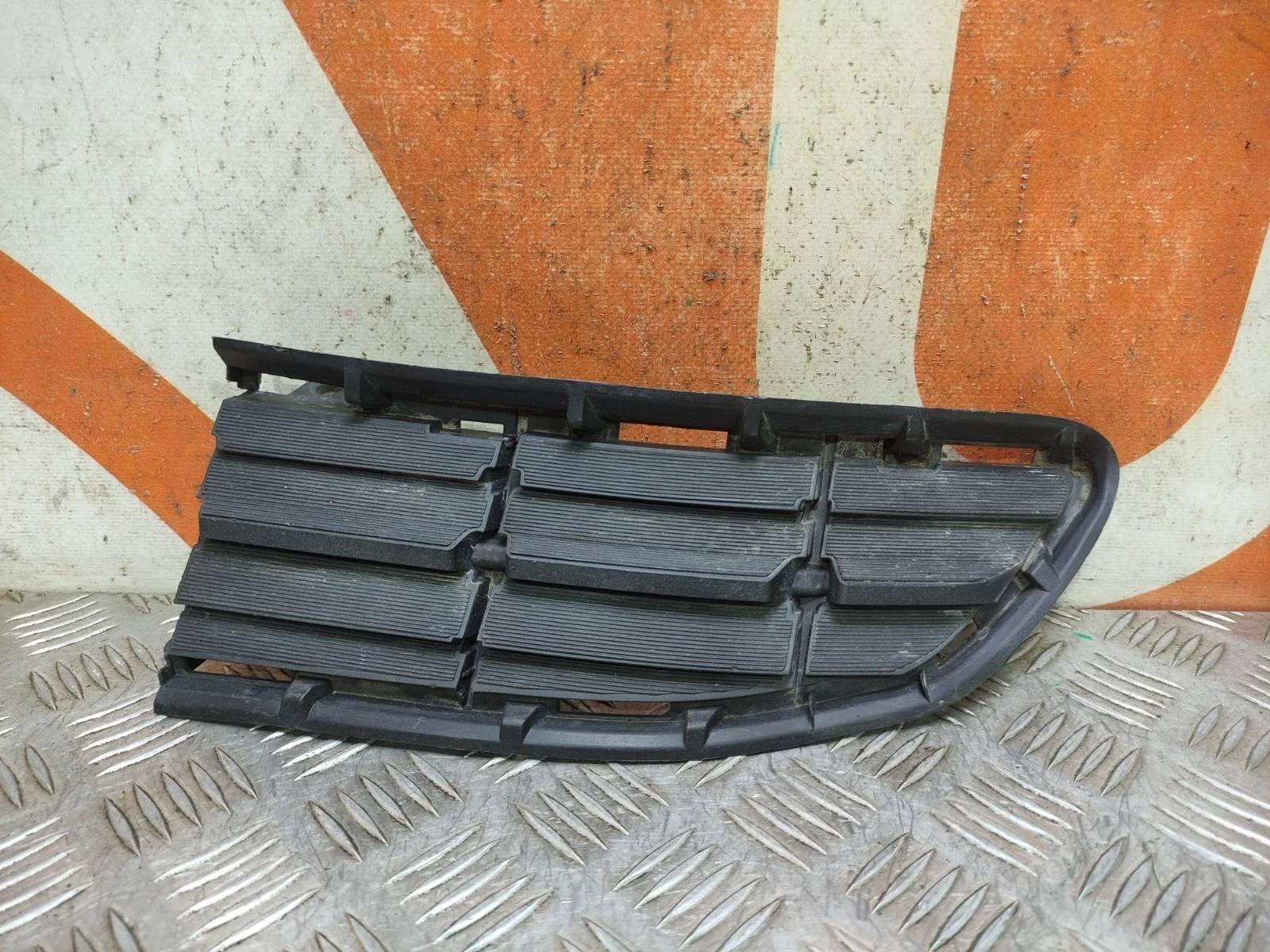 Решетка бампера Toyota RAV4 2012-2015 CA40