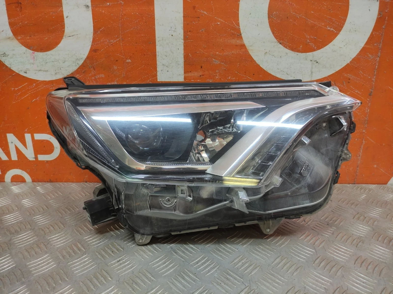 Фара Toyota RAV4 2015-2019 CA40