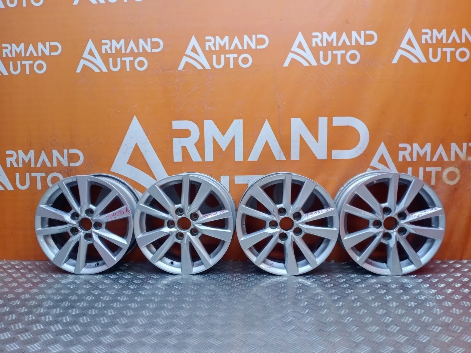 Комплект дисков колесных r16 Toyota Camry 8 XV70