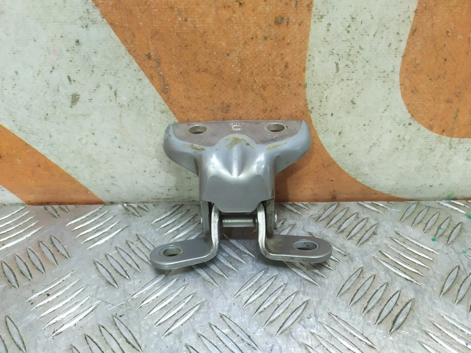 Петля двери верхняя Hyundai I30 2007-2012 FD