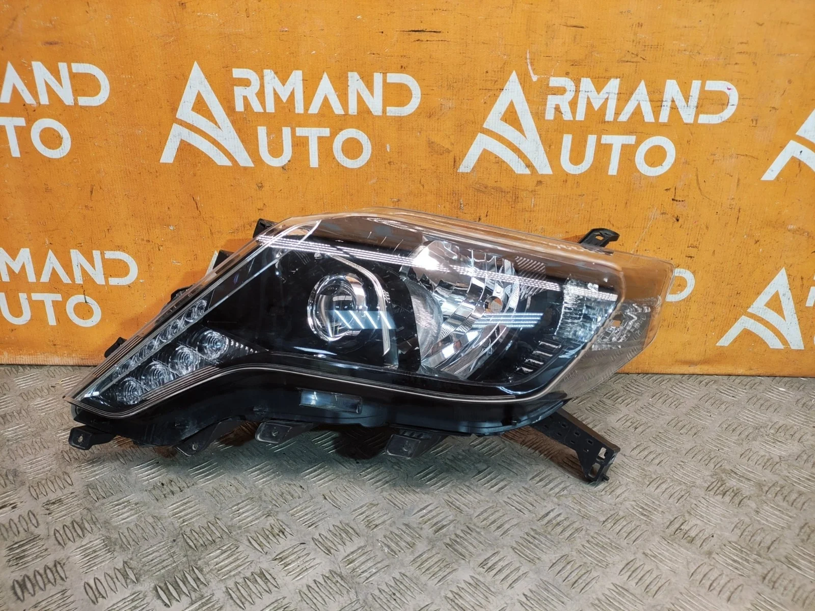 Фара Toyota Land Cruiser Prado 2013-2017 150