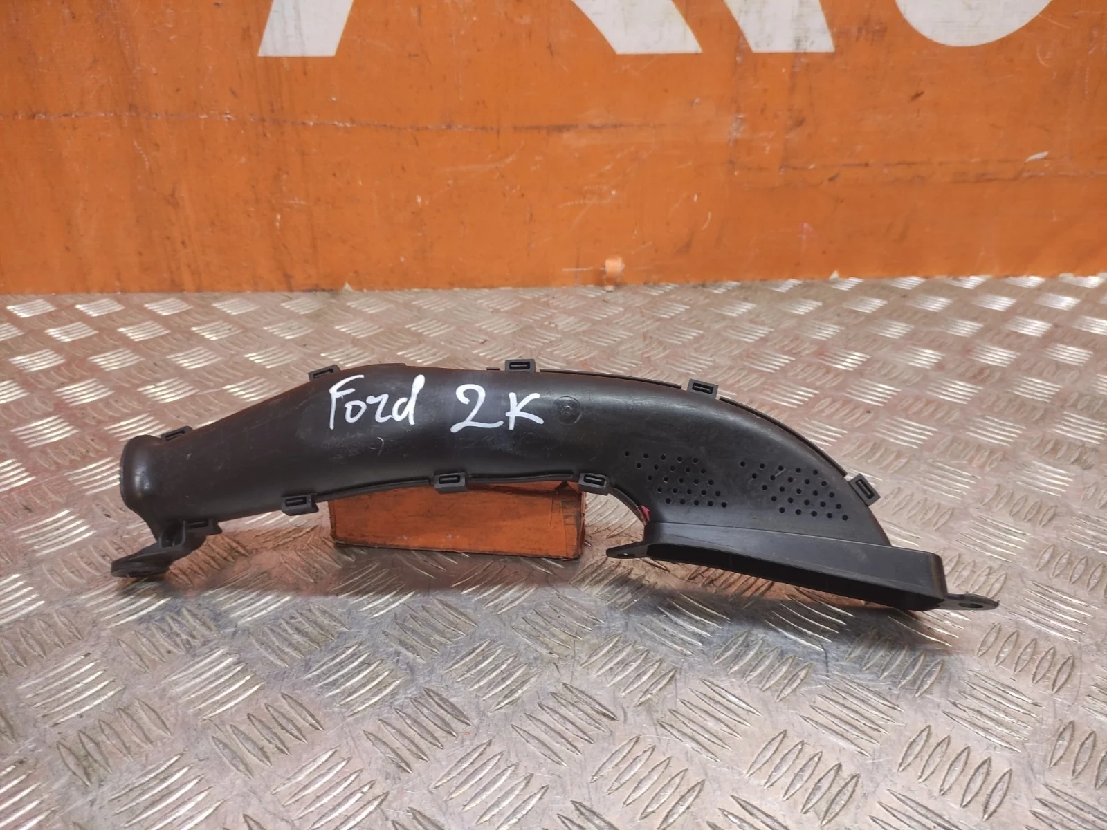 Воздухозаборник Ford Focus 2011-2019 3