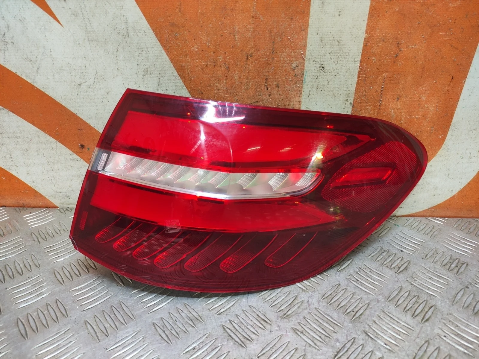 Фонарь внешний Mercedes GLC-Class 2015-2019 X253