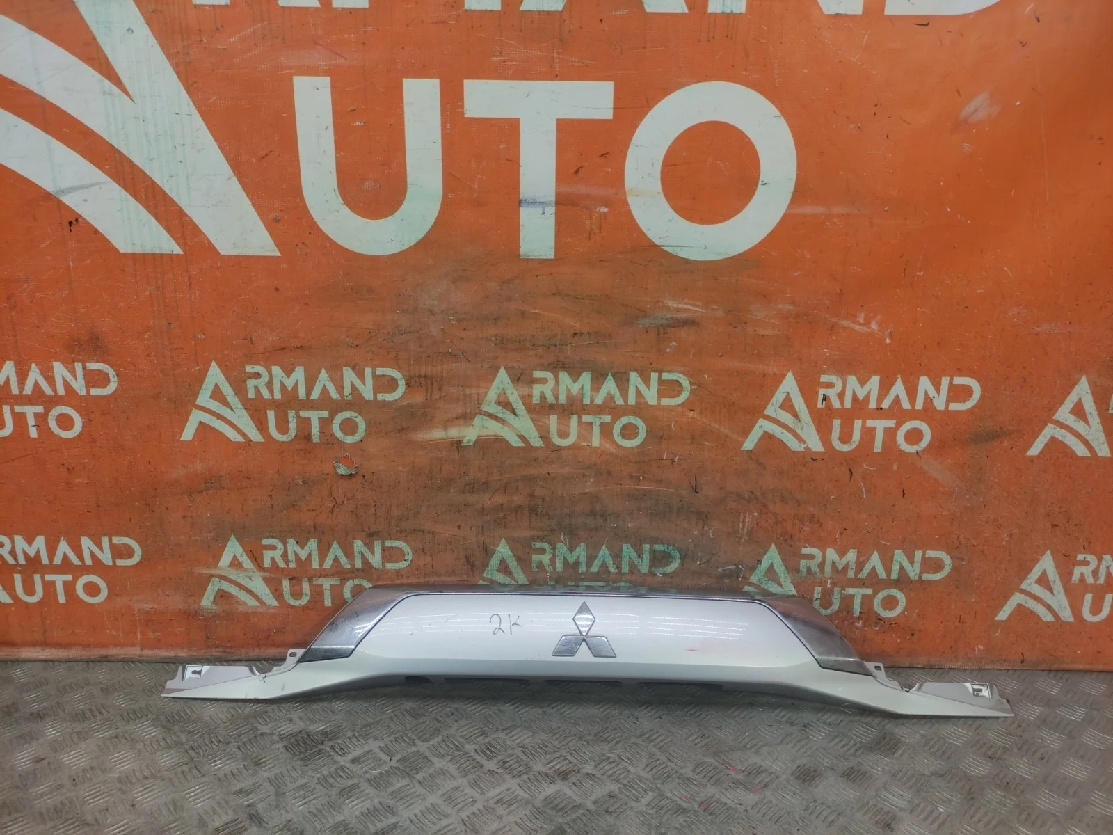Накладка двери багажника Mitsubishi Outlander 2015-нв 3