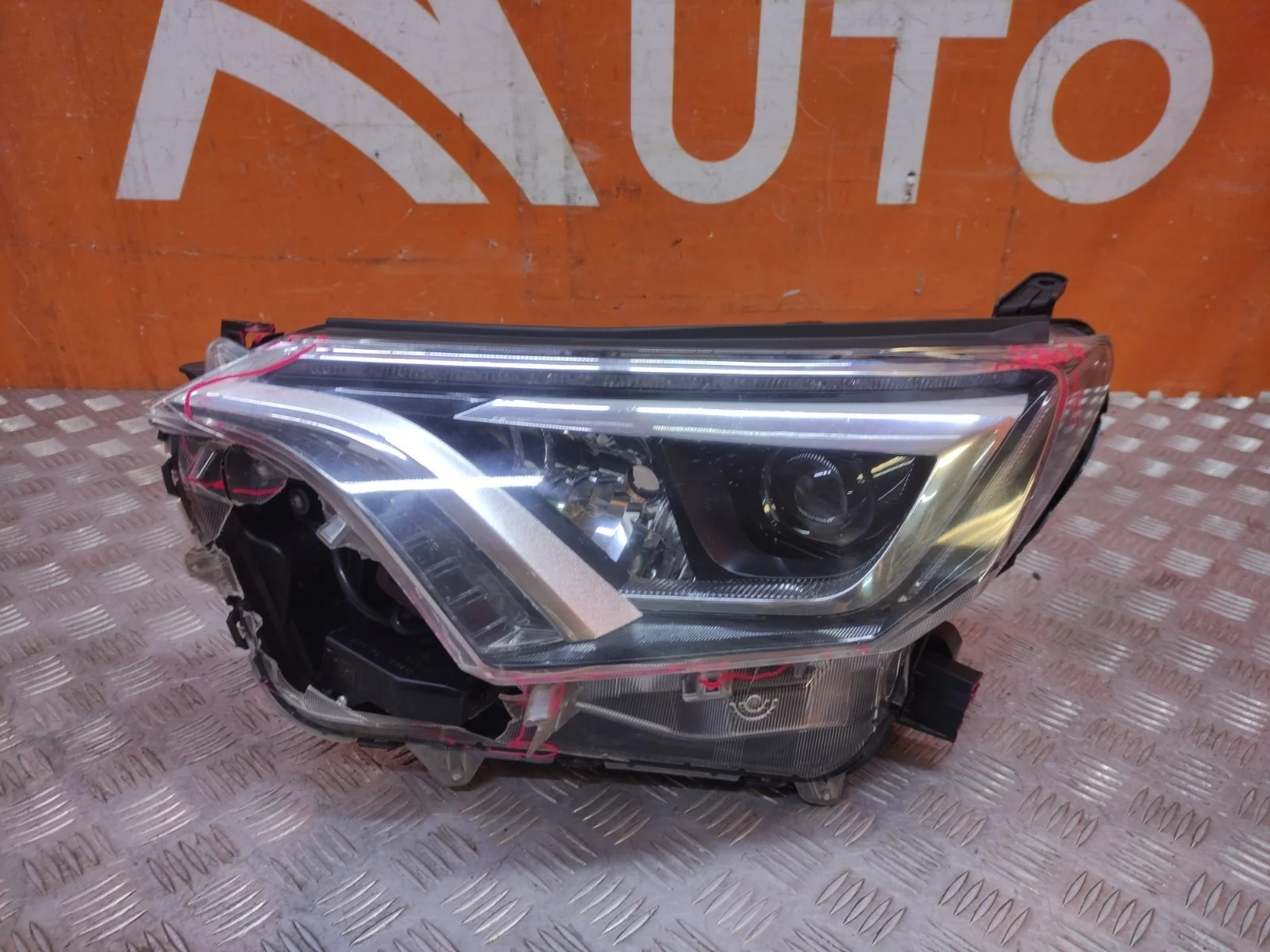 Фара Toyota RAV4 2015-2019 CA40