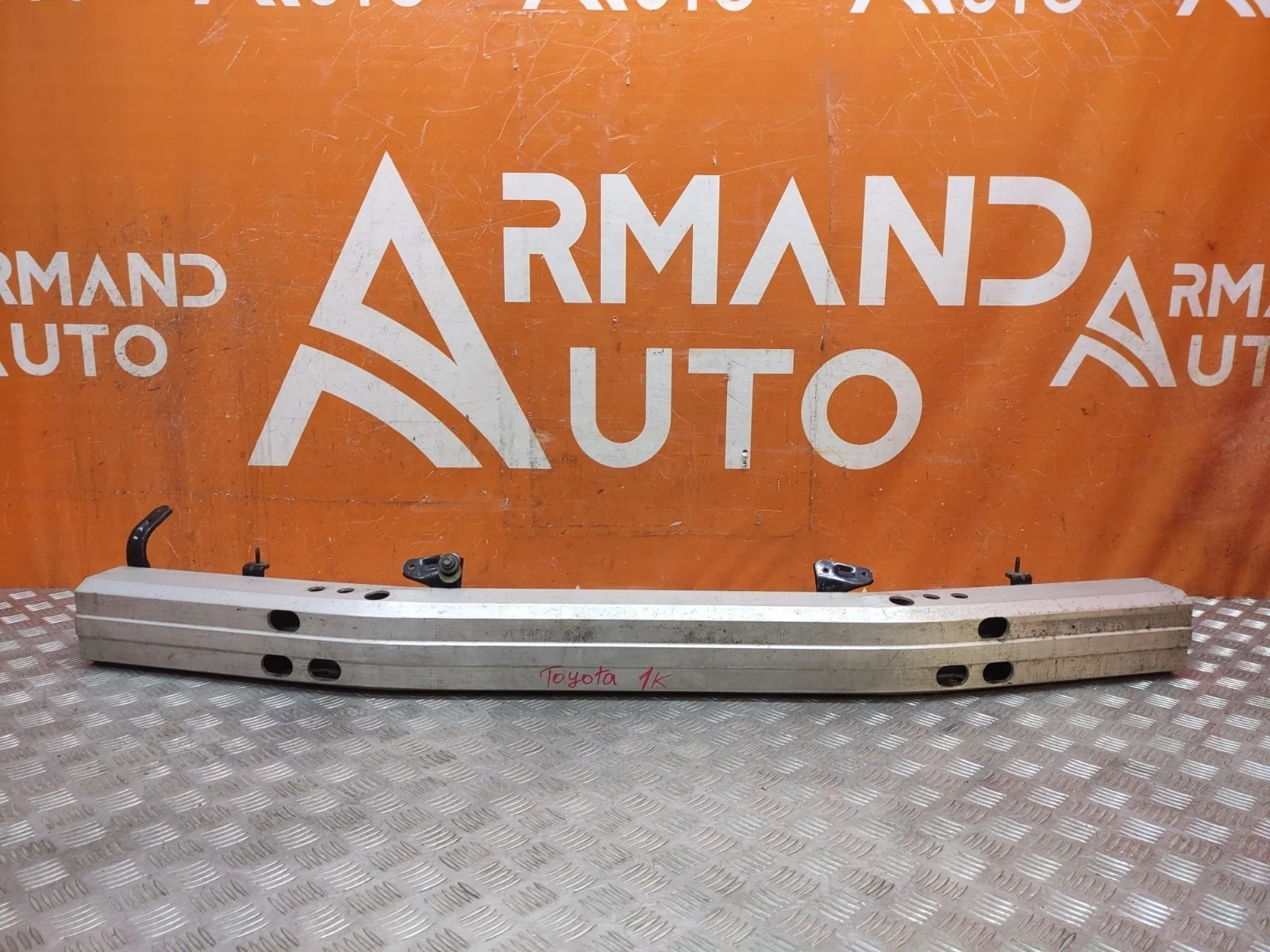 Усилитель бампера toyota Land Cruiser 2007-2021