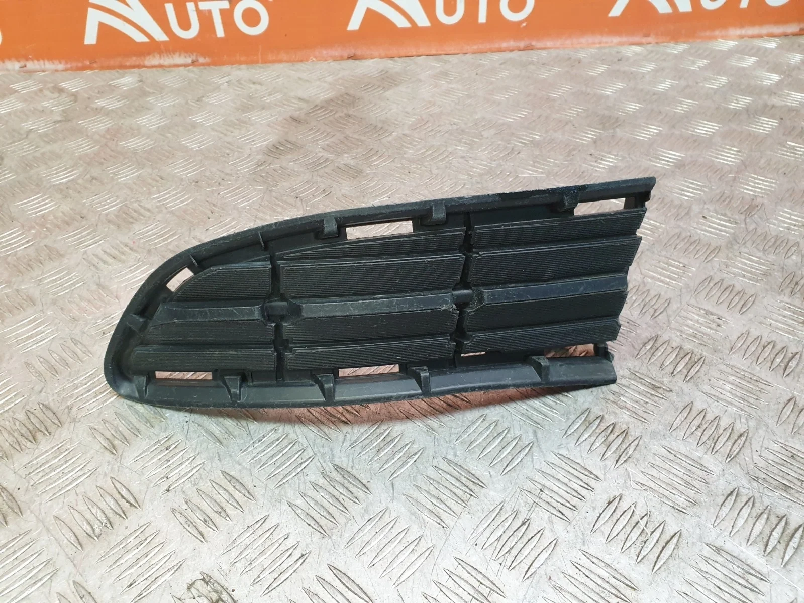 Решетка бампера Toyota RAV4 2012-2015 CA40