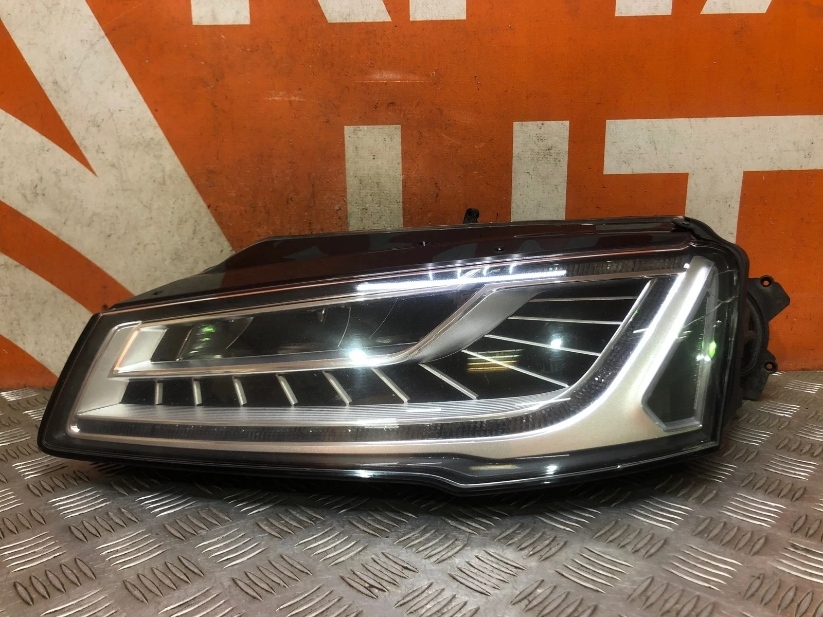 Фара Audi A8 2013-2017 D4