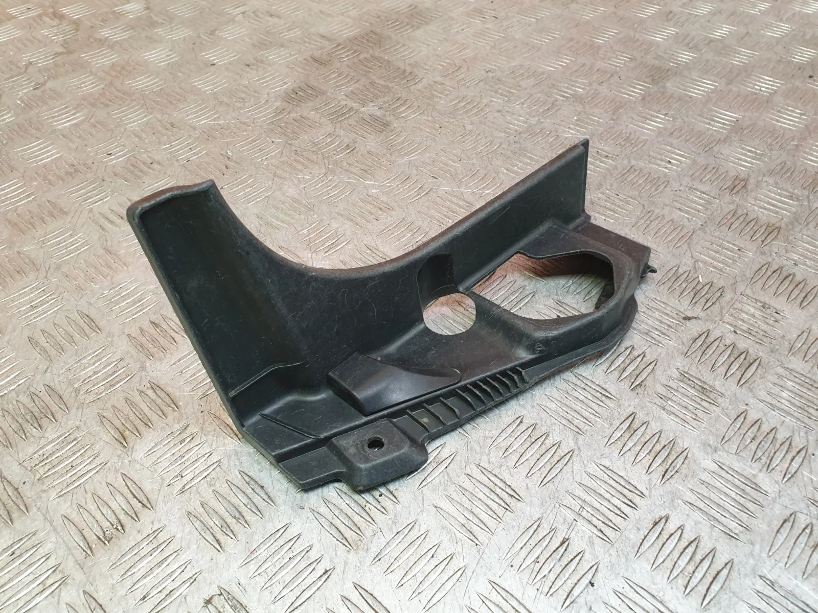 Обшивка багажника Toyota Land Cruiser 2007-2021