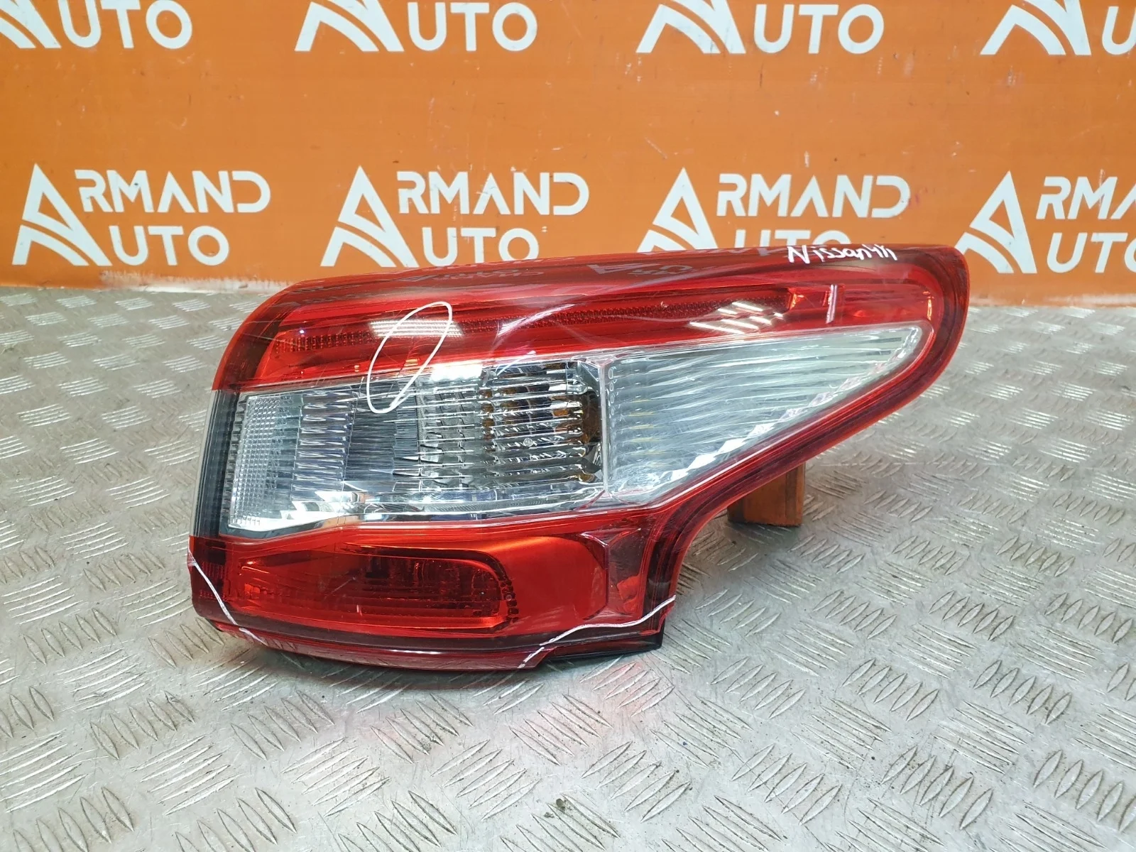 Фонарь внешний Nissan Qashqai 2013-2019 j11