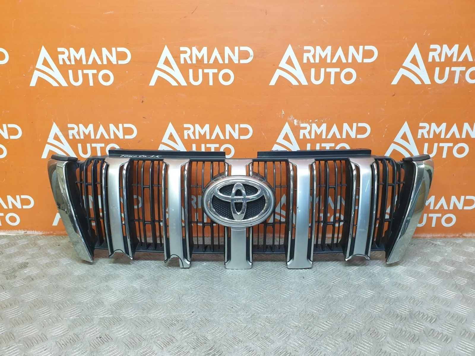 Решетка радиатора Toyota Land Cruiser Prado 2013-2017 150
