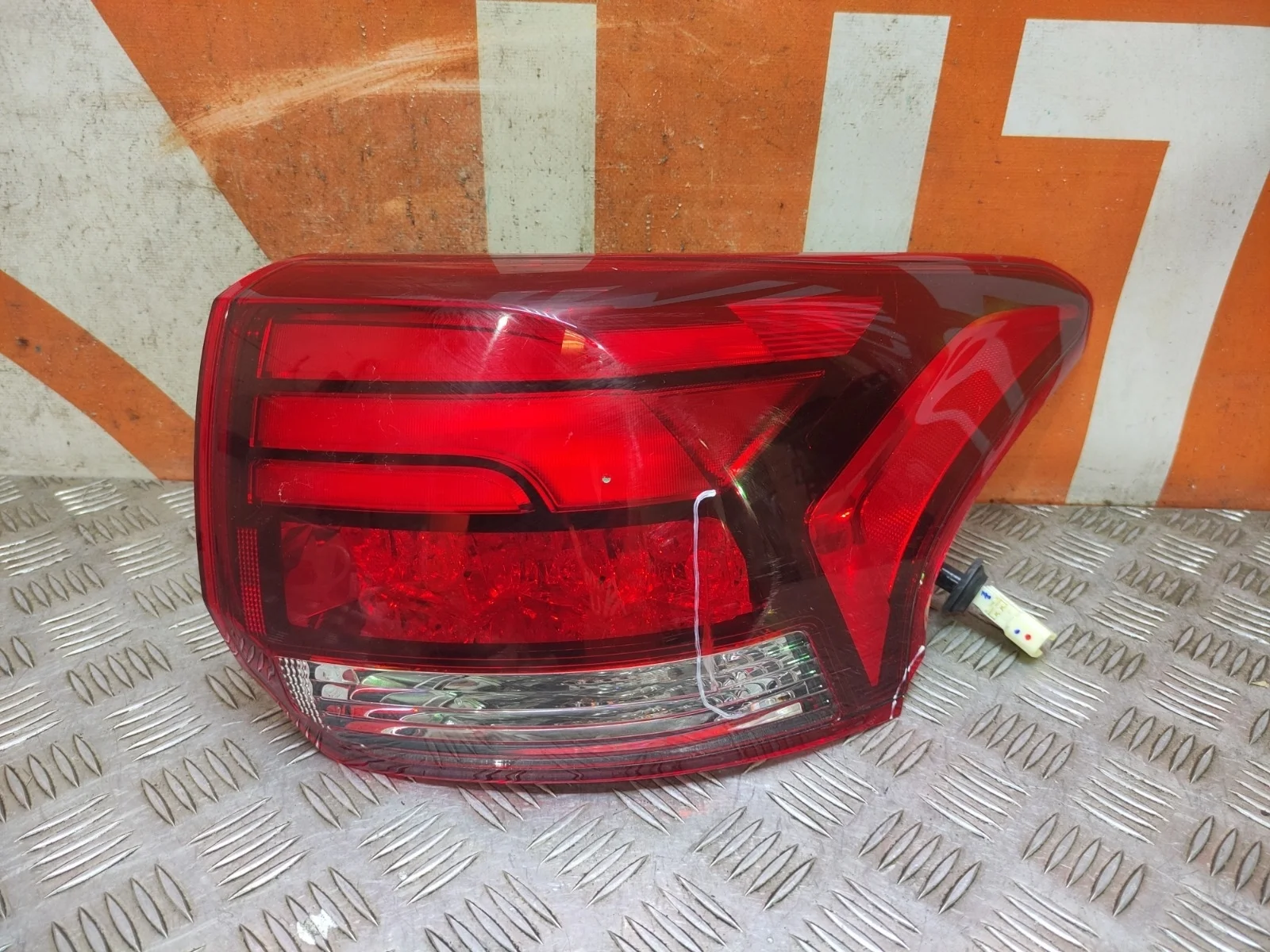 Фонарь внешний Mitsubishi Outlander 2015-нв 3