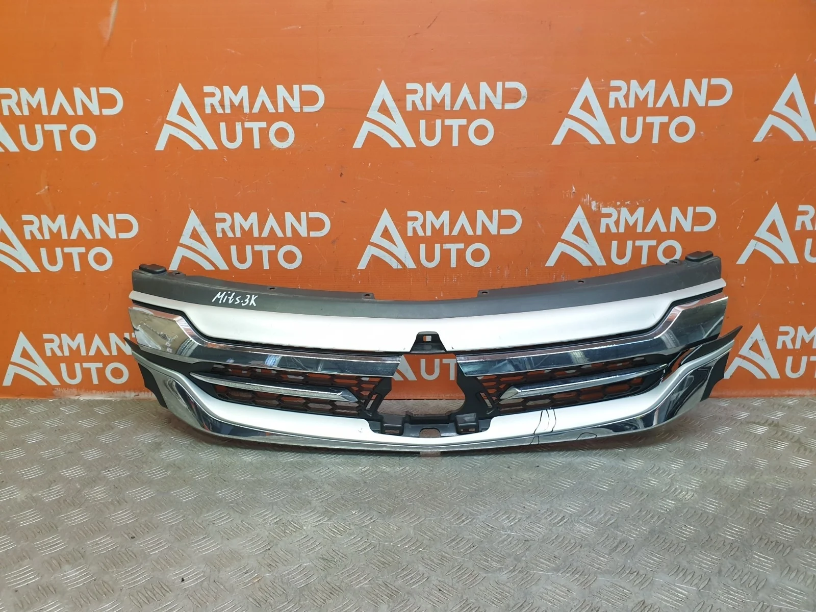 Решетка радиатора Mitsubishi Pajero Sport 2015-2021 3