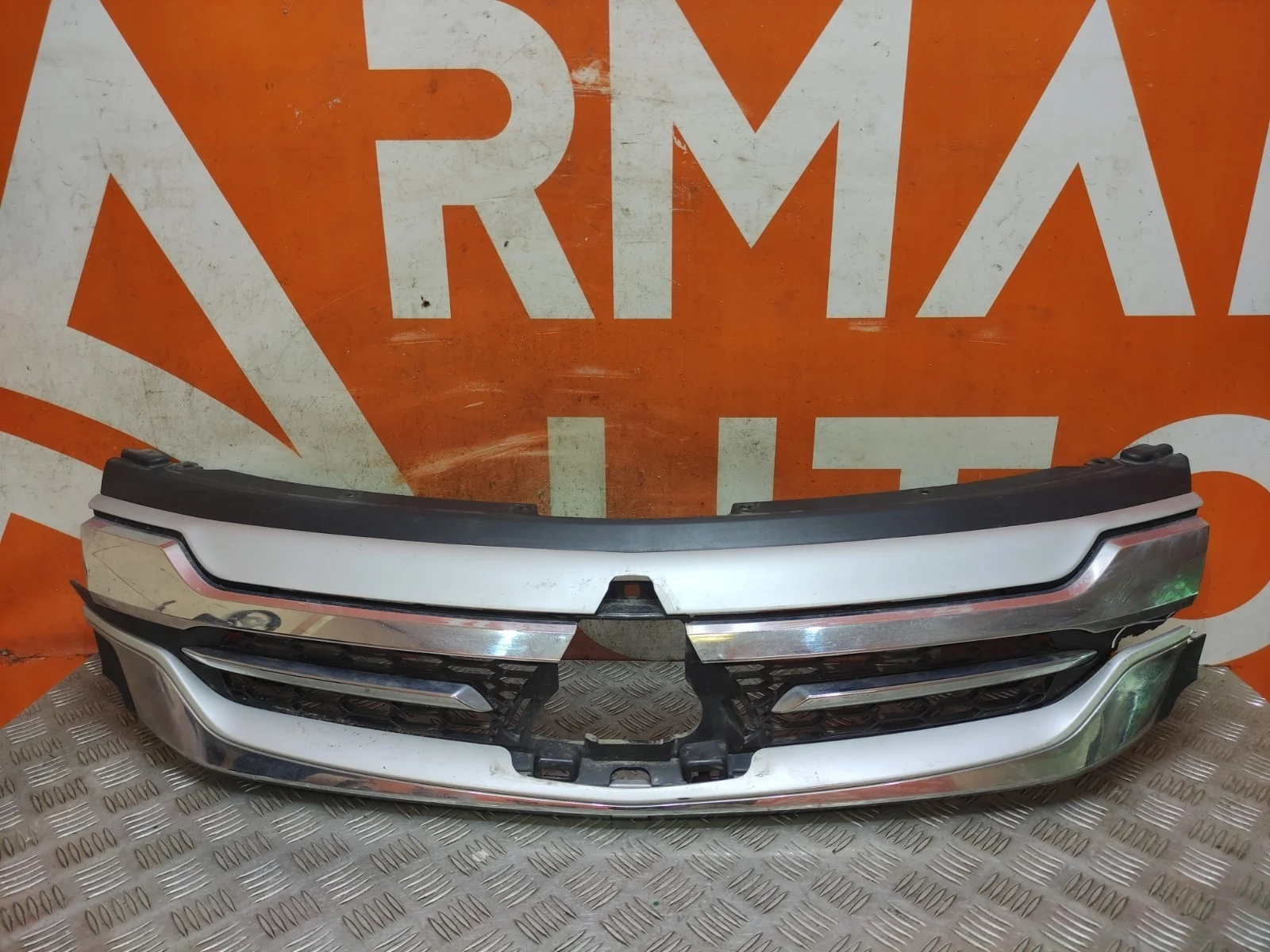Решетка радиатора Mitsubishi pajero Sport 2015-2021 3