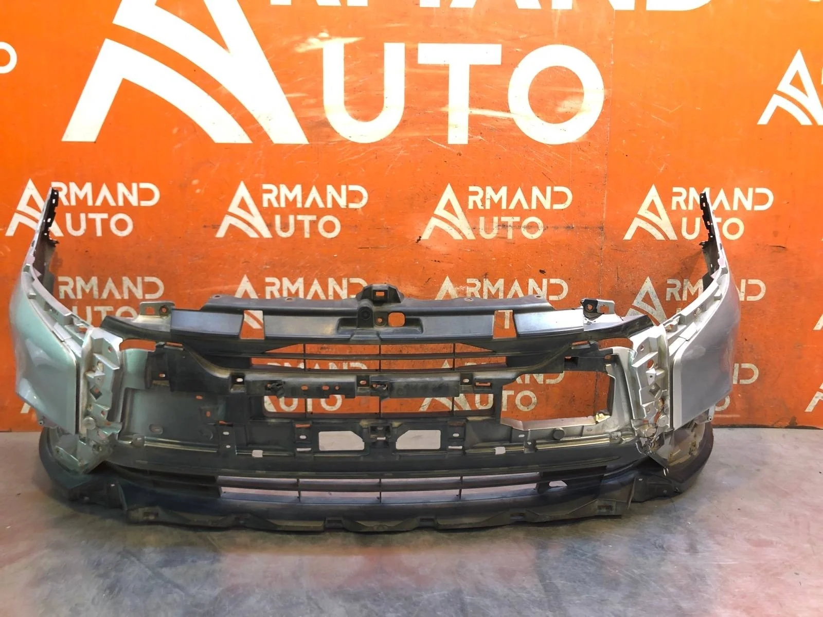 Бампер Mitsubishi Outlander 2015-2018 3