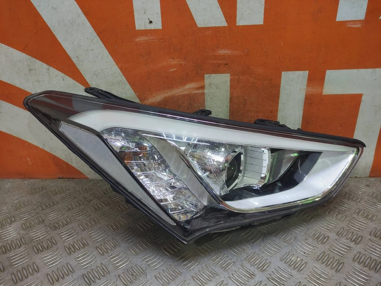 Фара Hyundai Santa Fe 2012-2016 3 DM