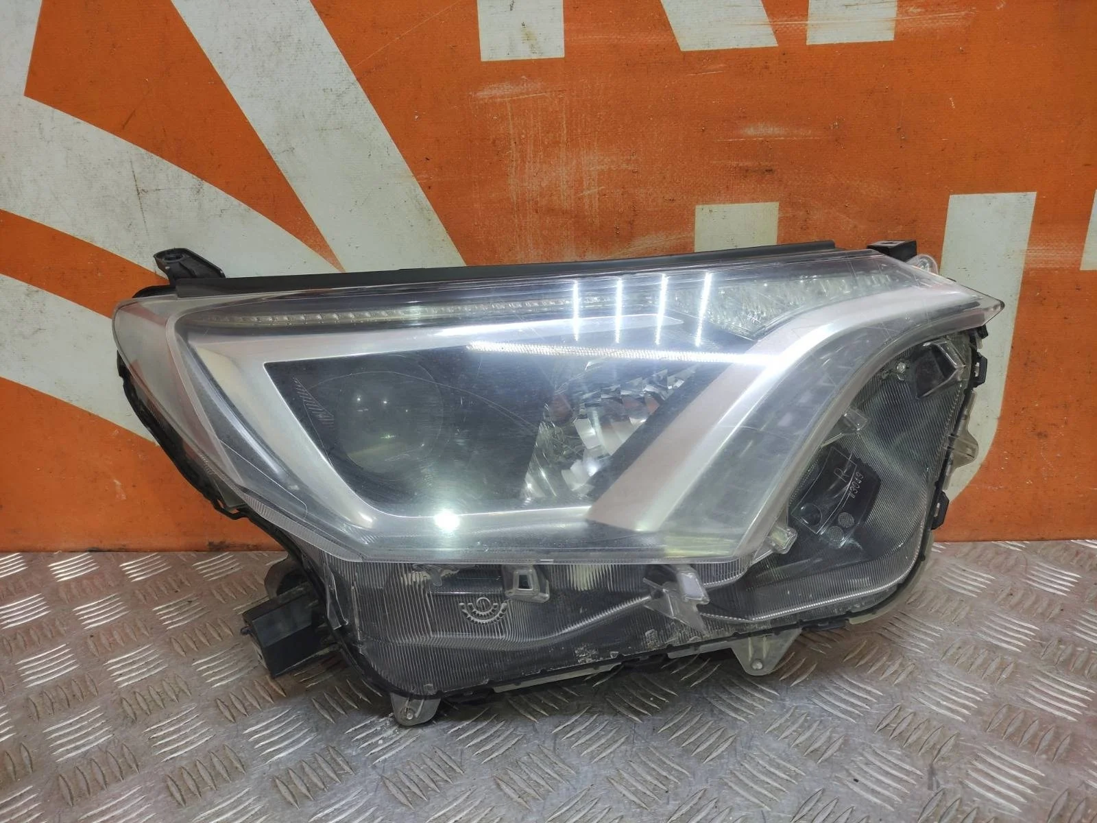 Фара Toyota RAV4 2015-2019 CA40
