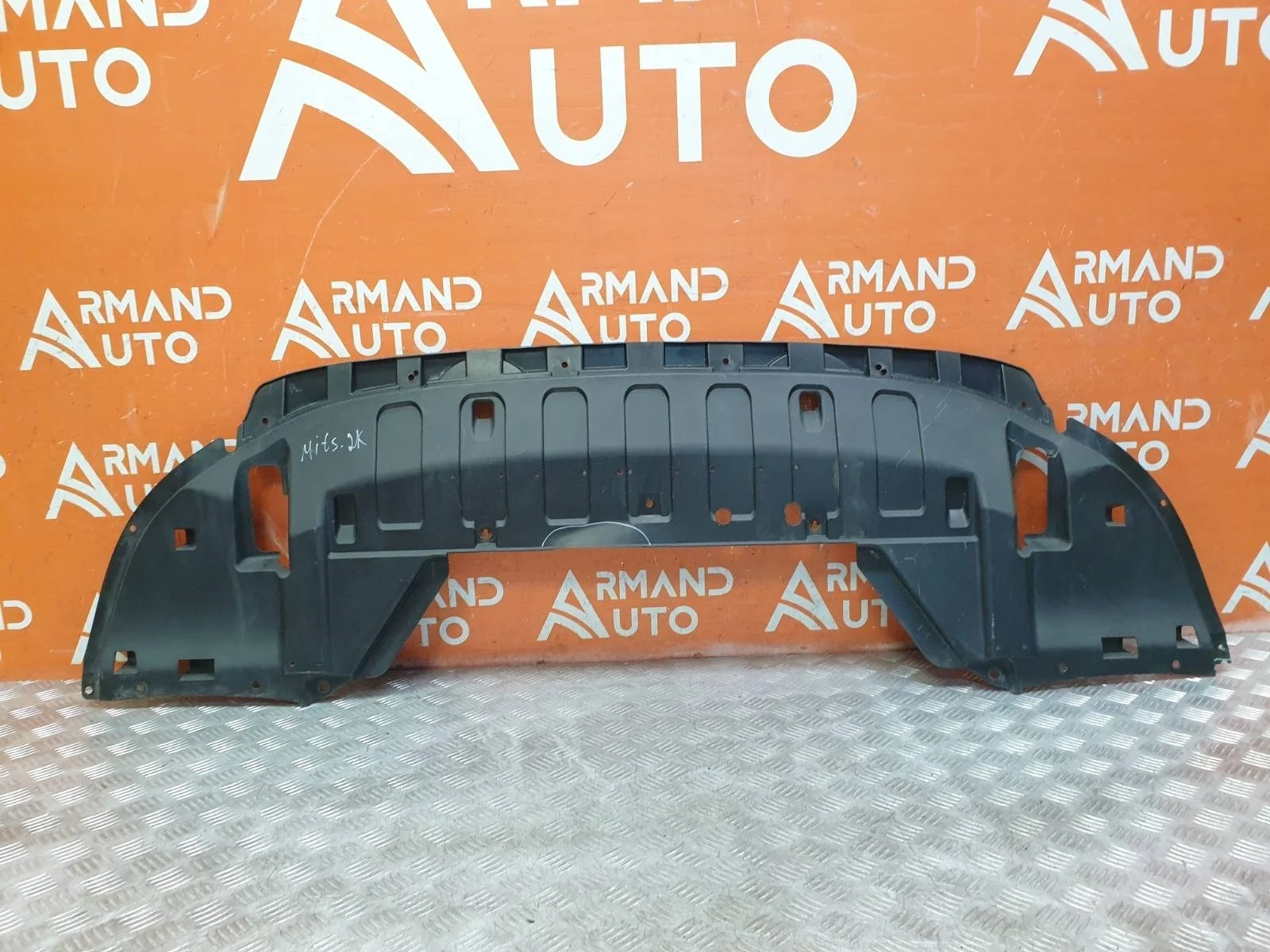 Пыльник бампера Mitsubishi Outlander 2012-нв 3