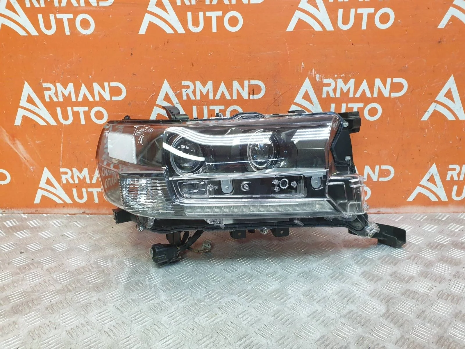 Фара Toyota Land Cruiser 2015-2021 200