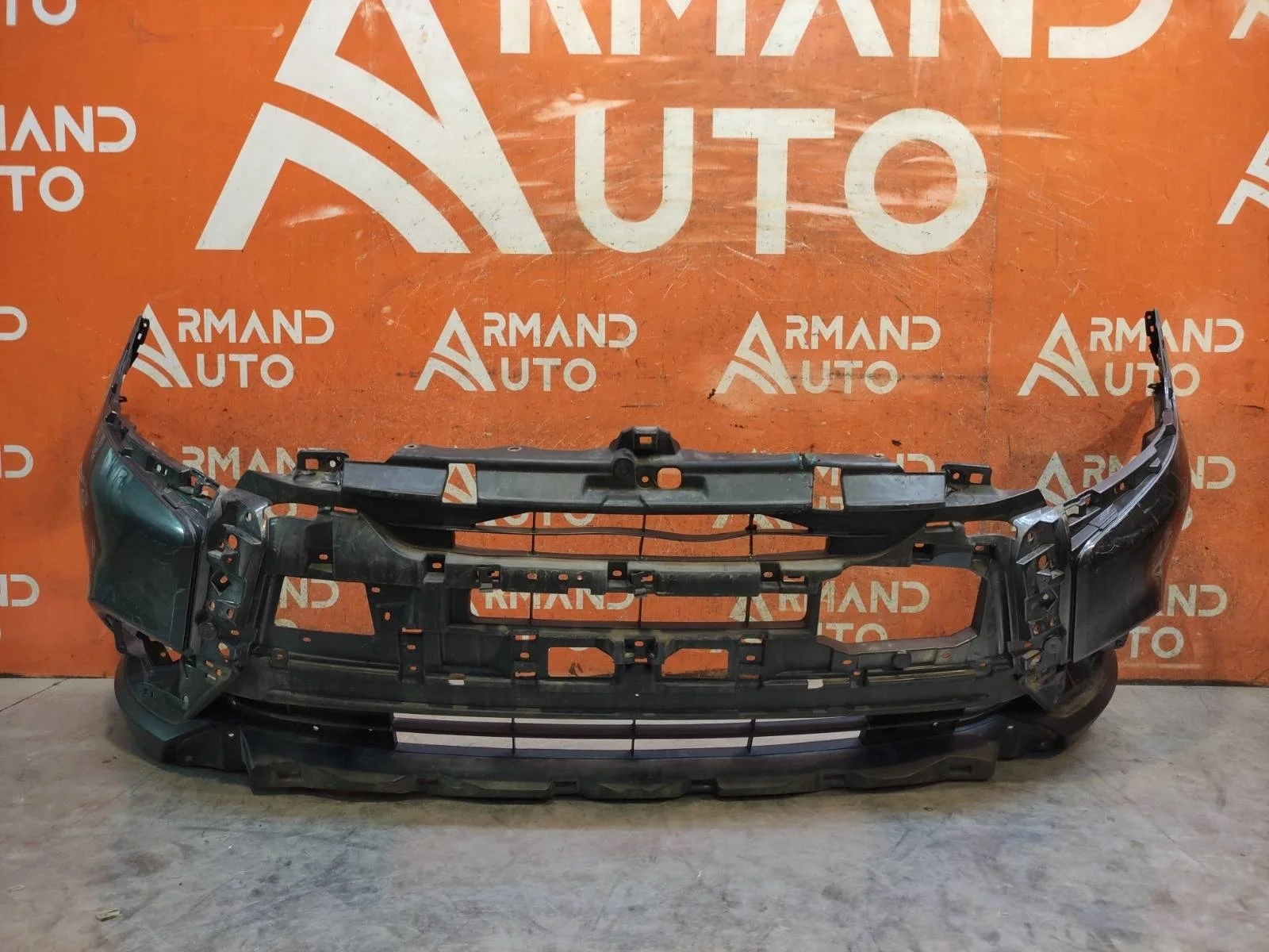 Бампер Mitsubishi Outlander 2018-нв 3