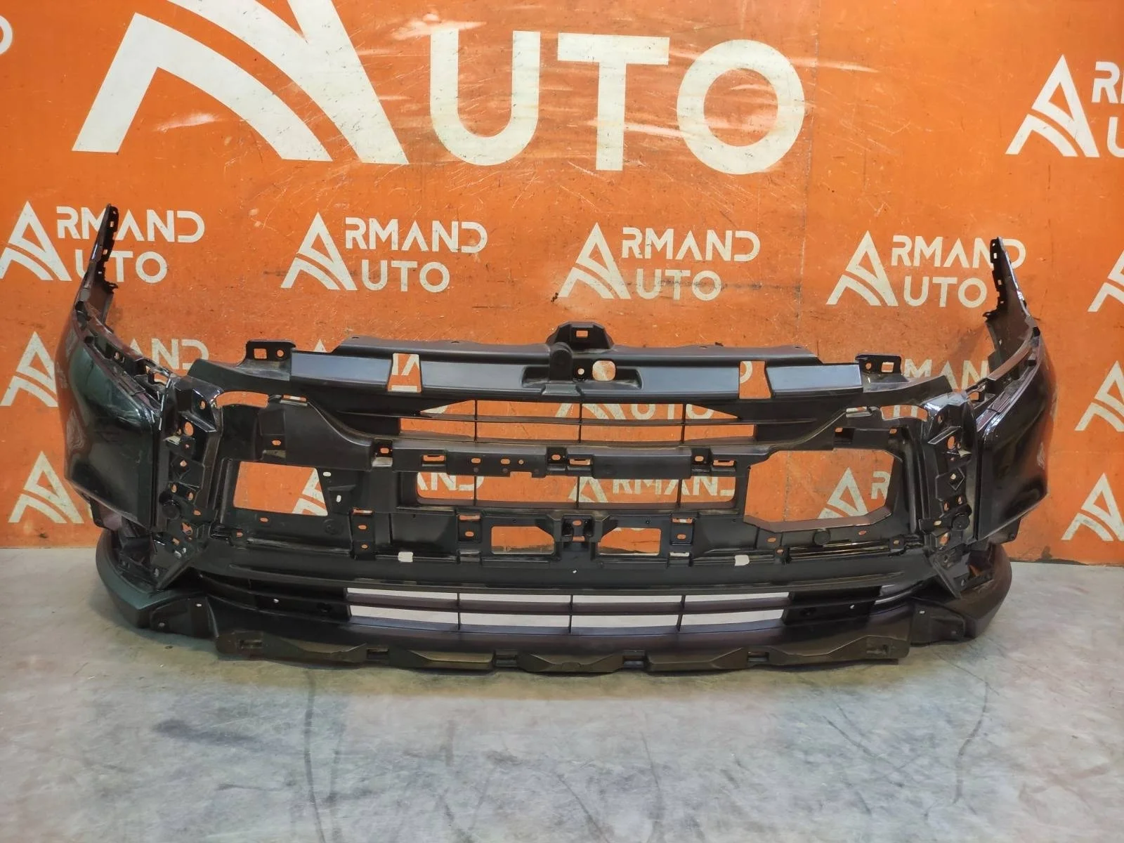 Бампер Mitsubishi Outlander 2018-нв 3