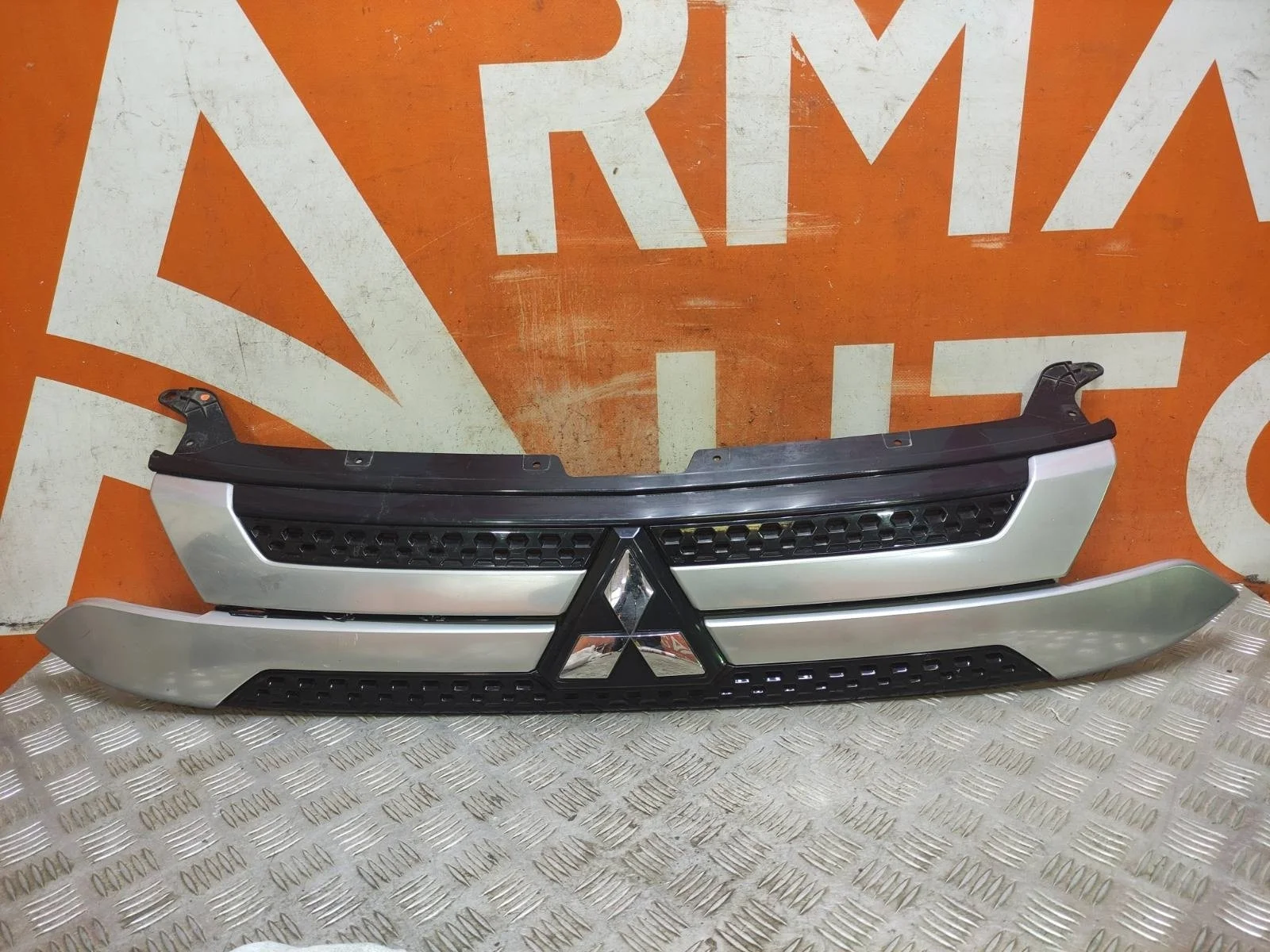 Решетка радиатора Mitsubishi Outlander 2018-нв 3