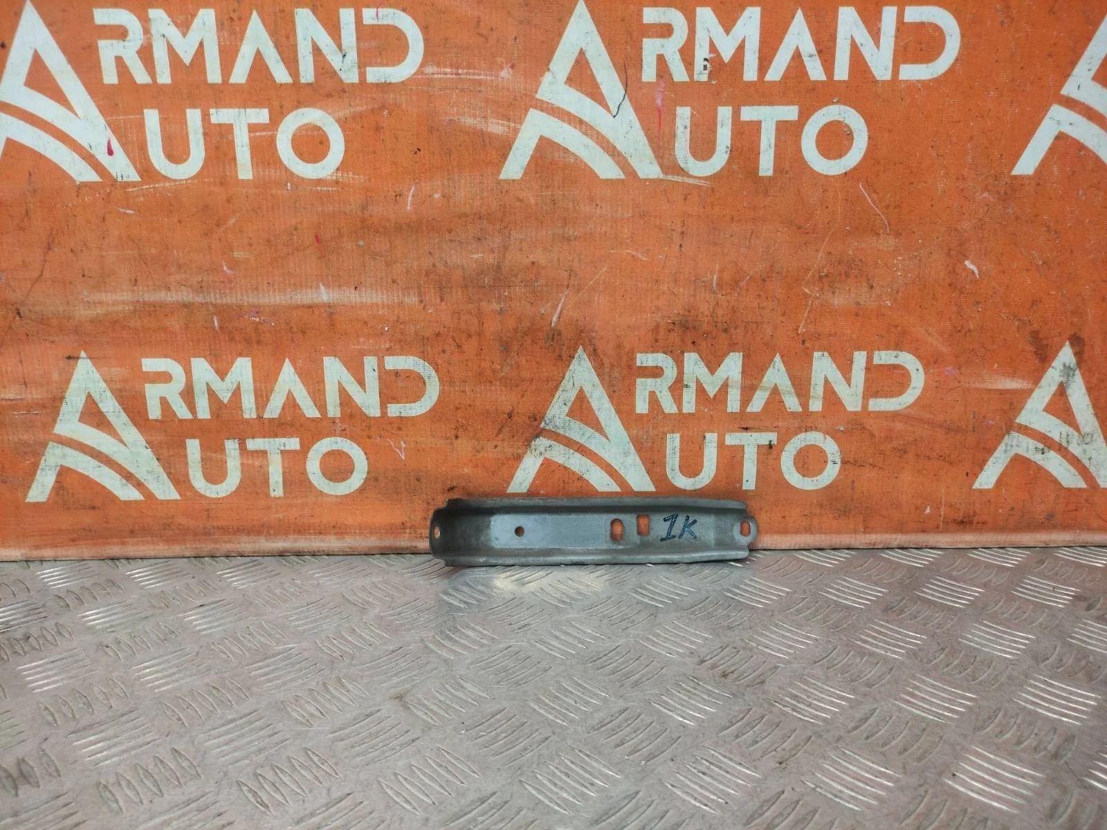 Кронштейн бампера центральный Mitsubishi Outlander 2012-нв 3