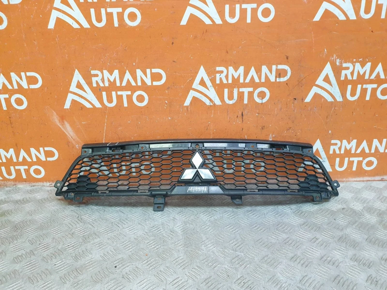 Решетка радиатора Mitsubishi Outlander 2009-2013 XL