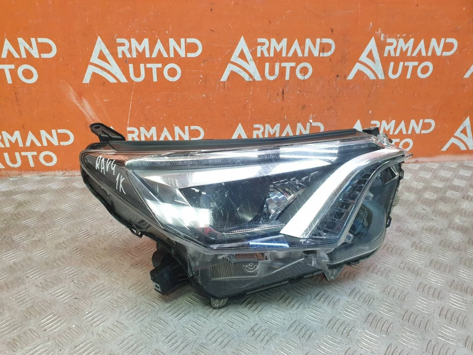 Фара TOYOTA RAV4 2015-2019 CA40